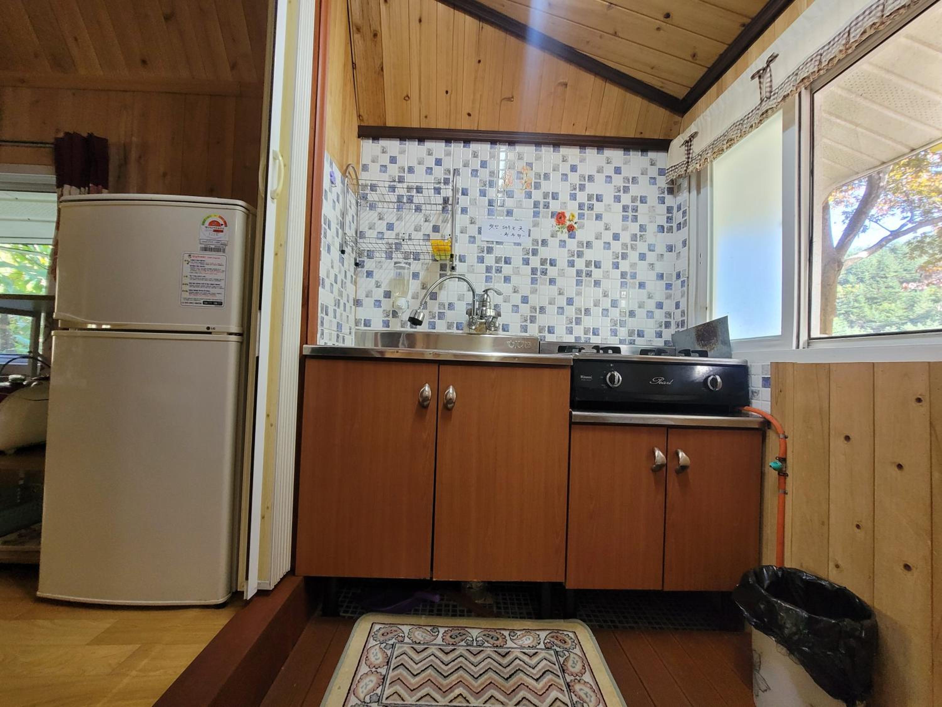Two-Bedroom House - Photo 9