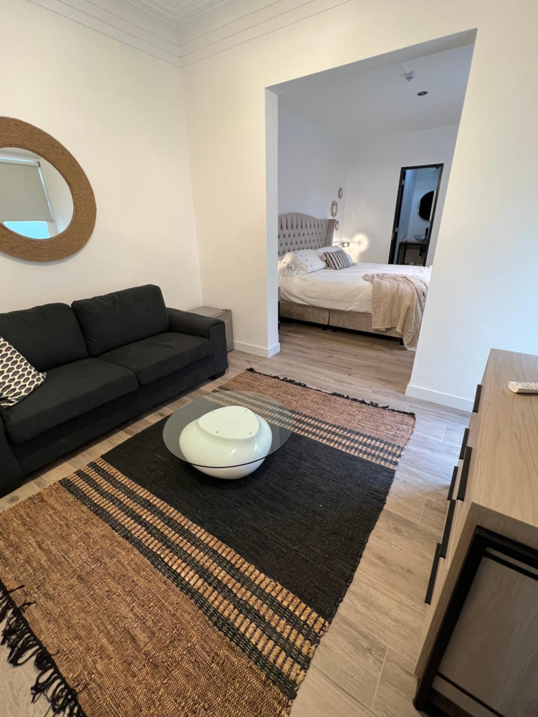 Deluxe King Suite with Sofa Bed photo 3