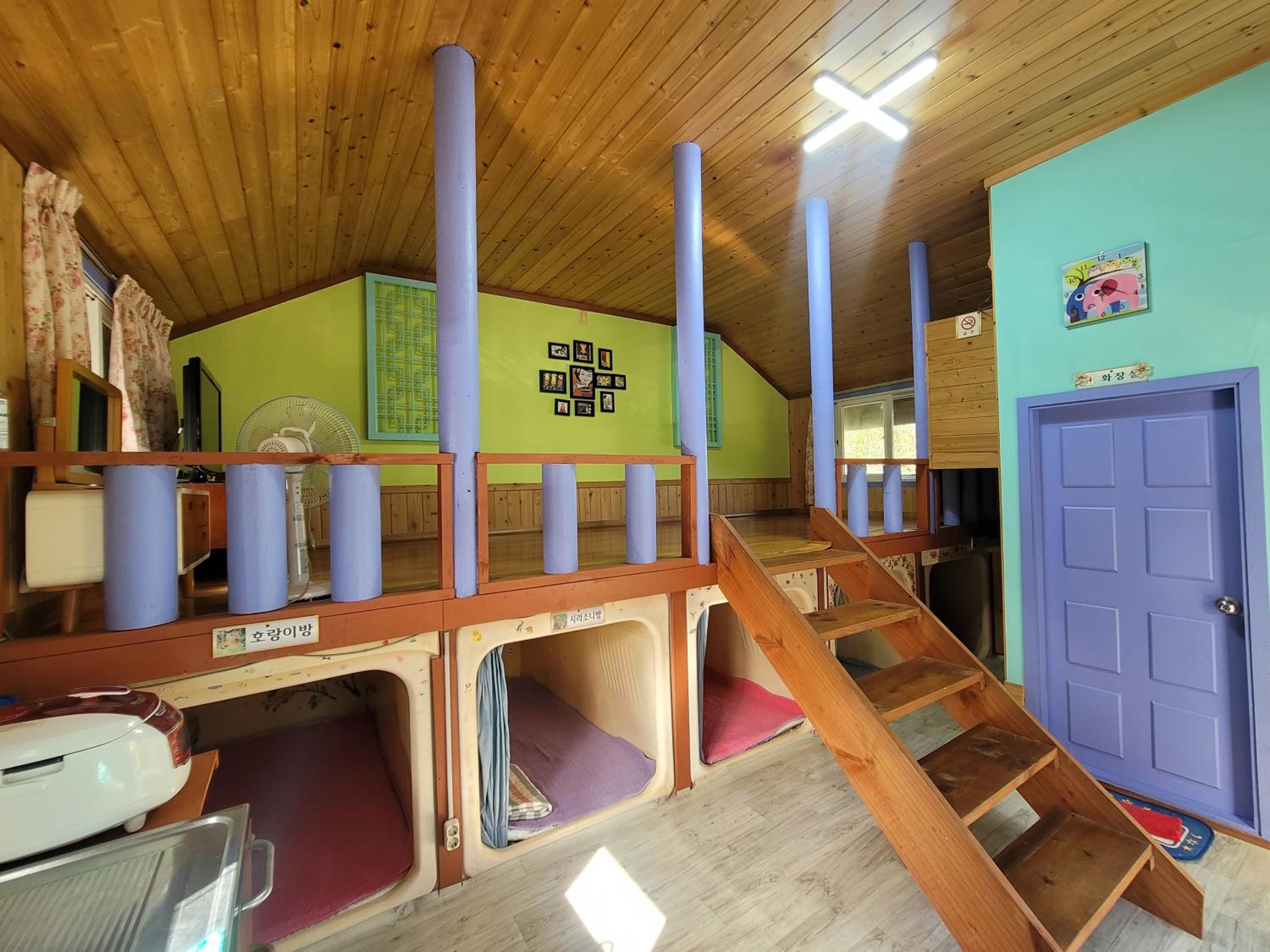 One-Bedroom House - Photo 2