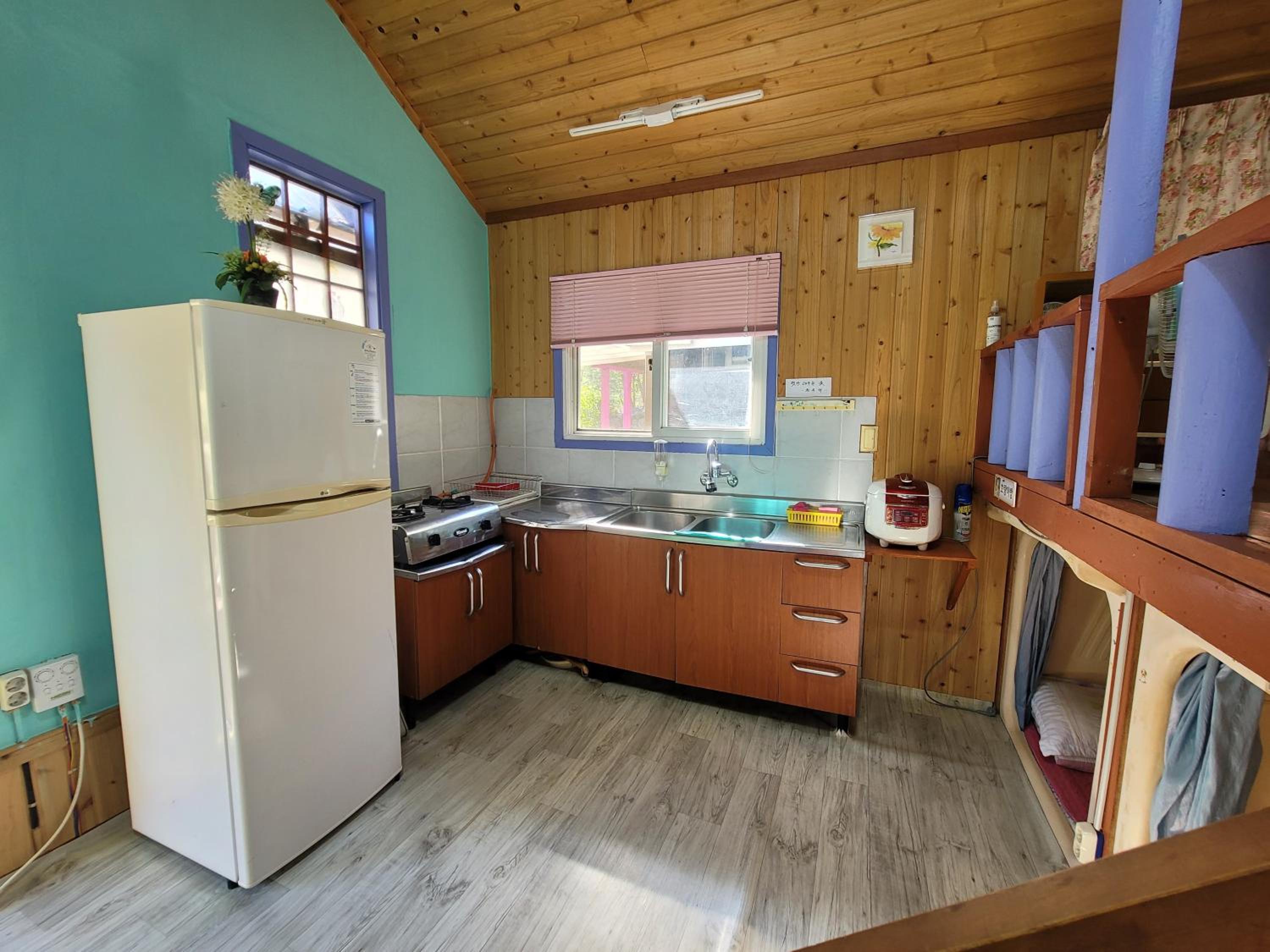 One-Bedroom House - Photo 4