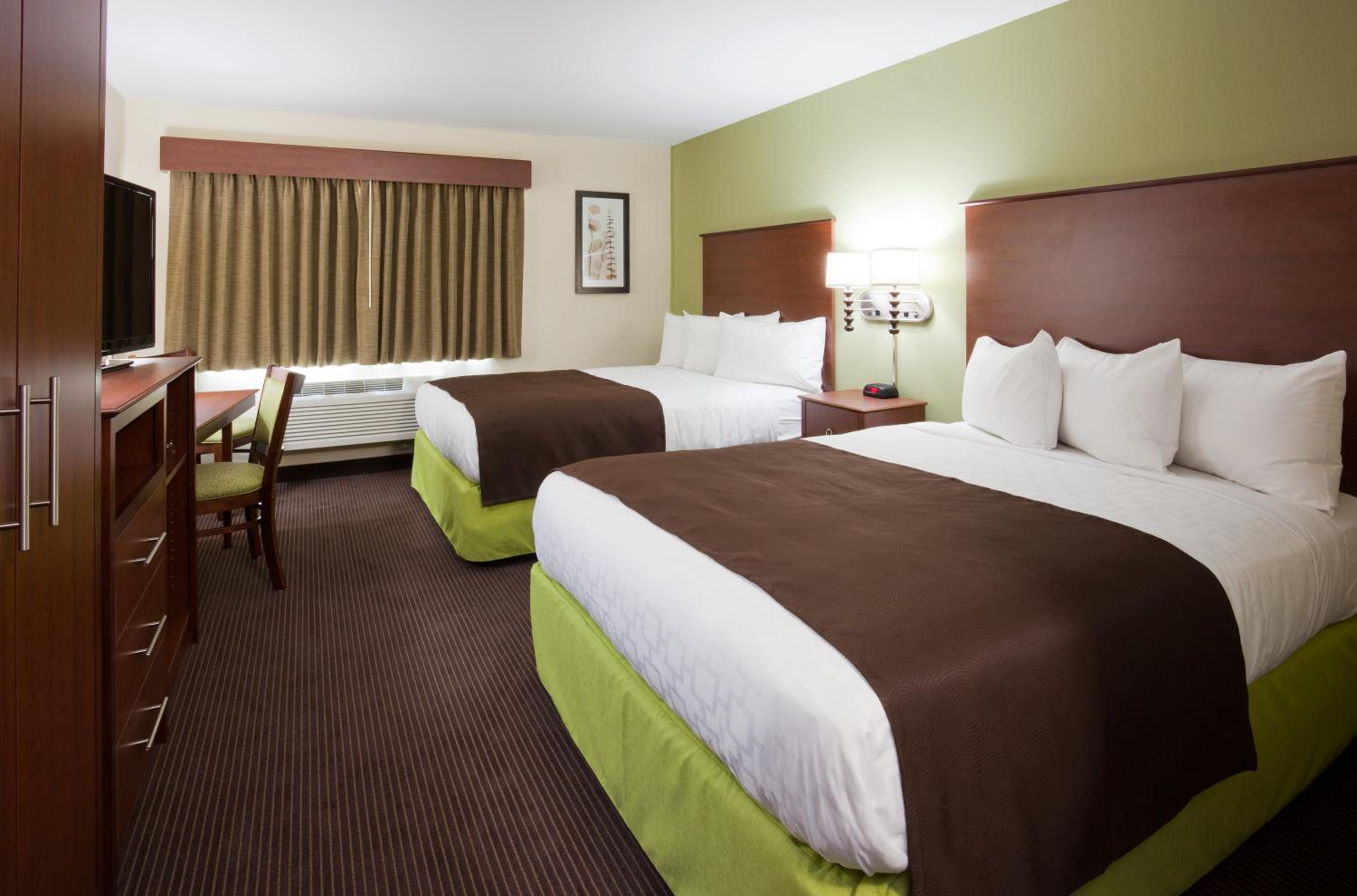 Queen Room with Two Queen Beds - Non-Smoking photo 1