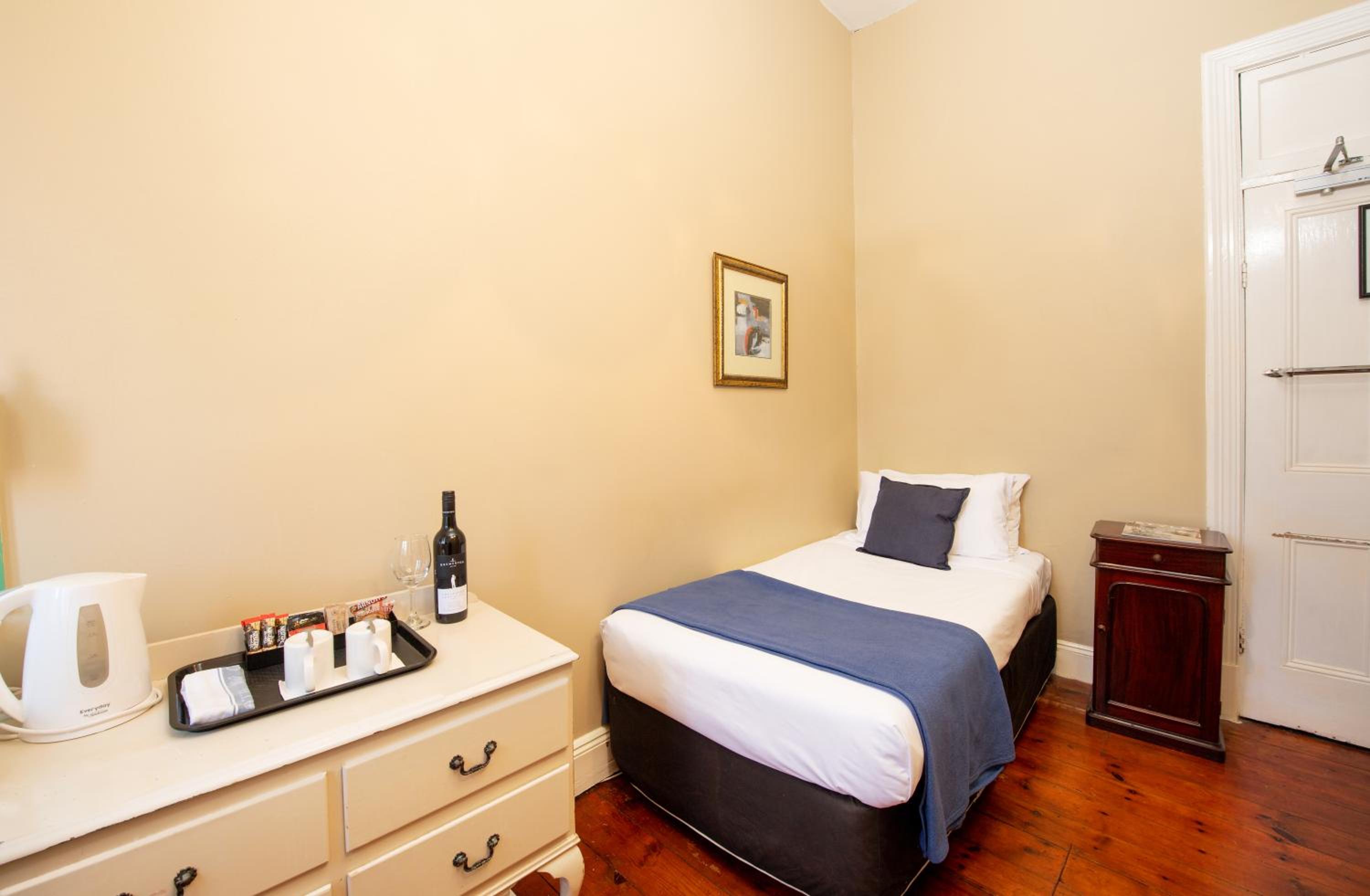 Budget Single Room photo 2