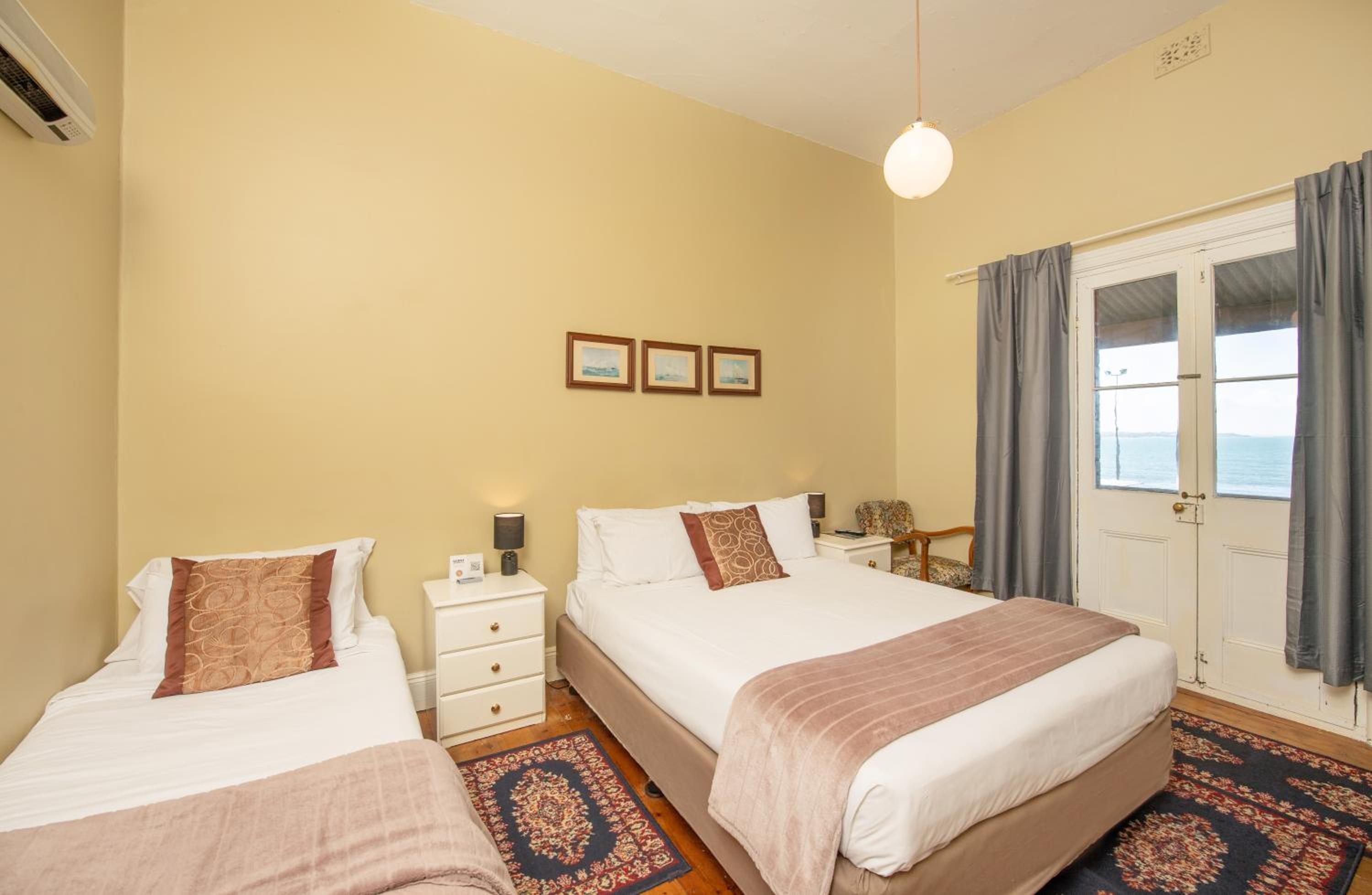 Budget Double Room photo 3