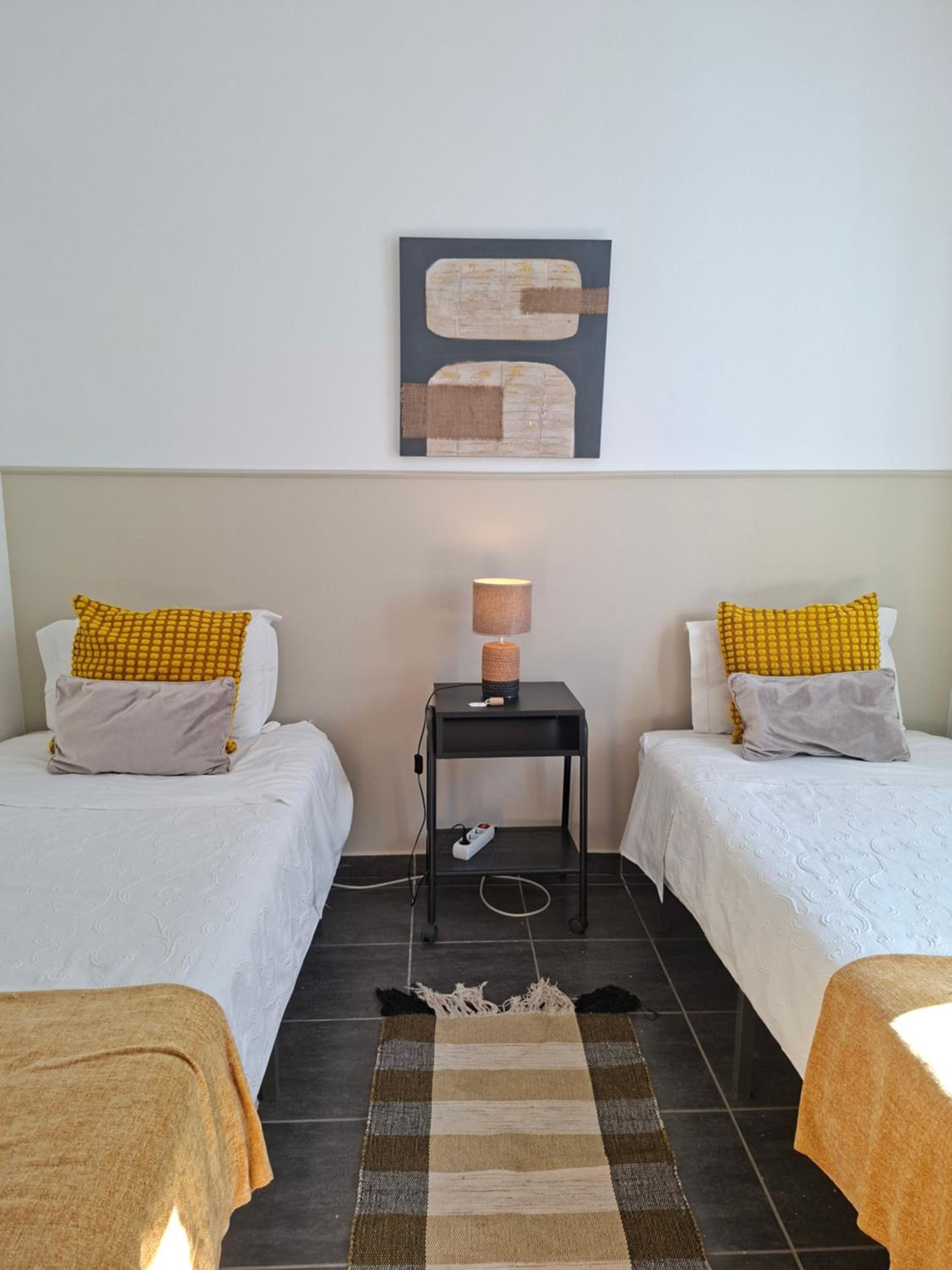 Standard Twin Room with Shared Bathroom photo 1