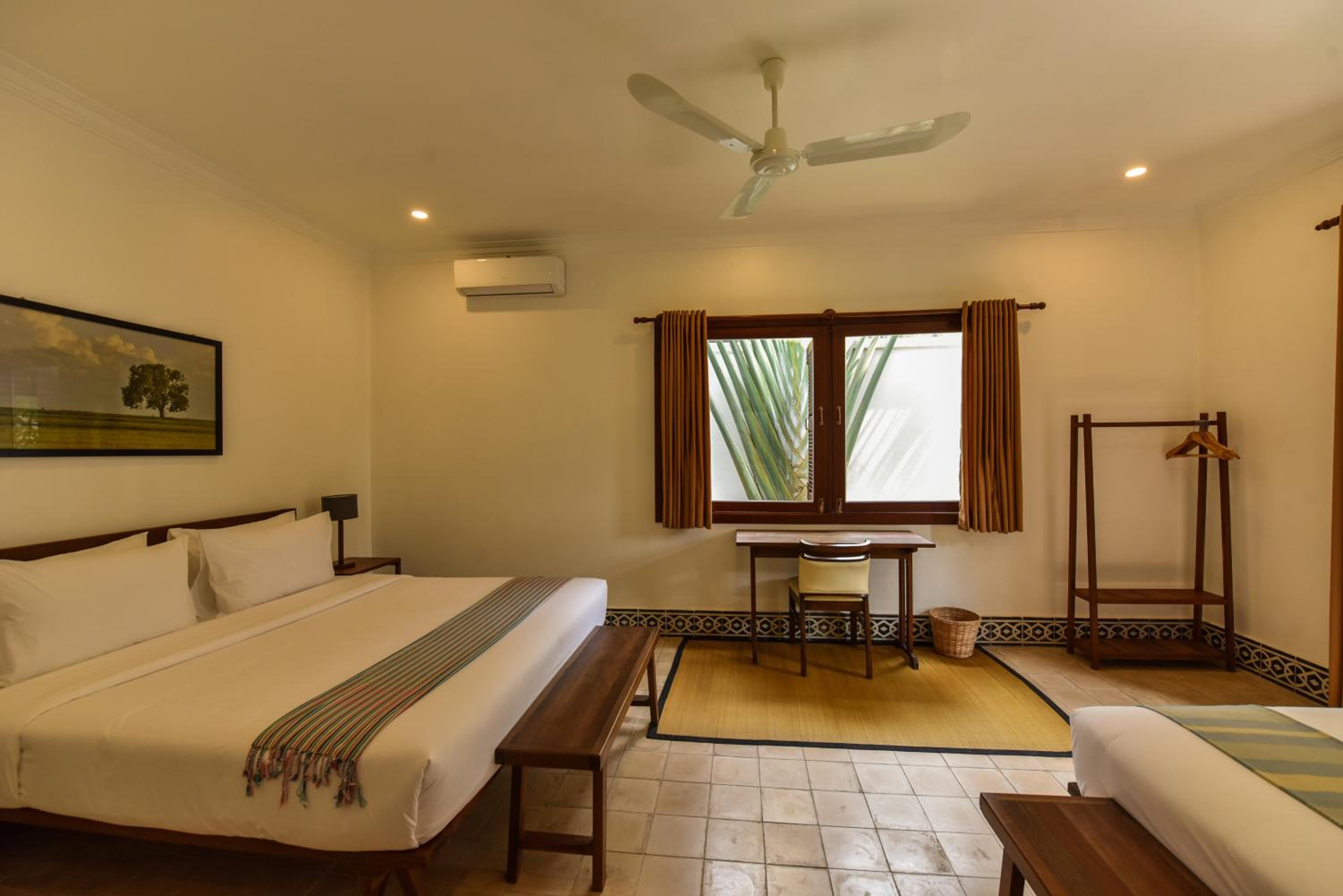 Standard Triple, 1 King Bed & 1 Queen Bed - Photo 2
