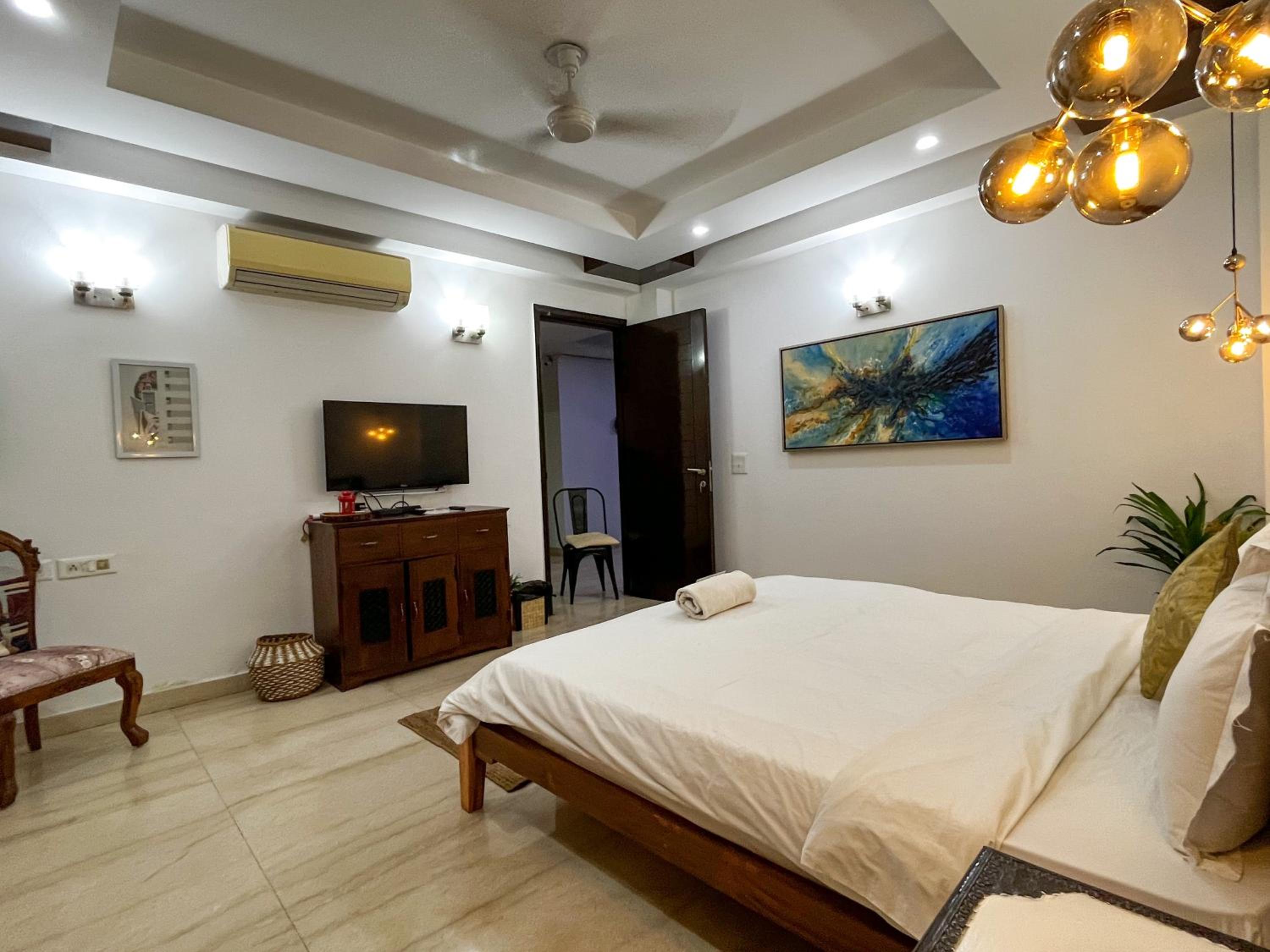 Superior King Room - Photo 13