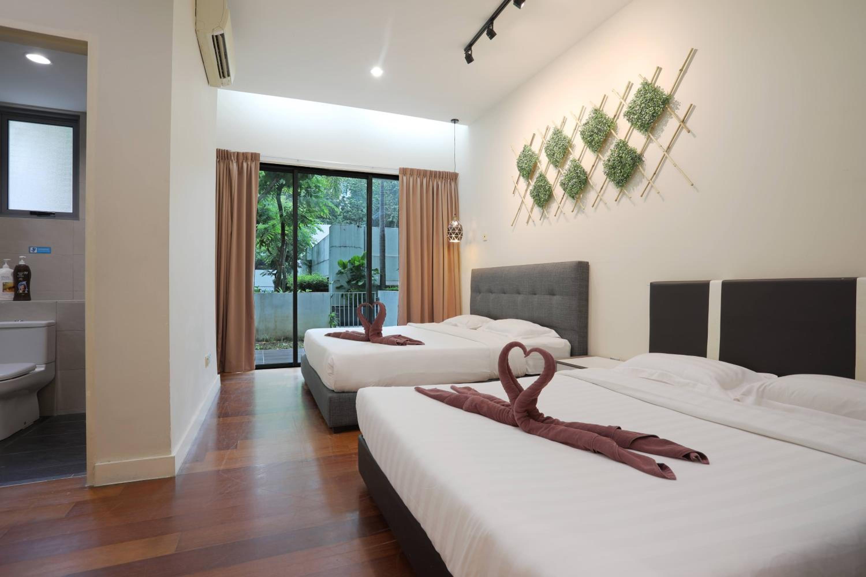 Two-Bedroom Apartment - Photo 2