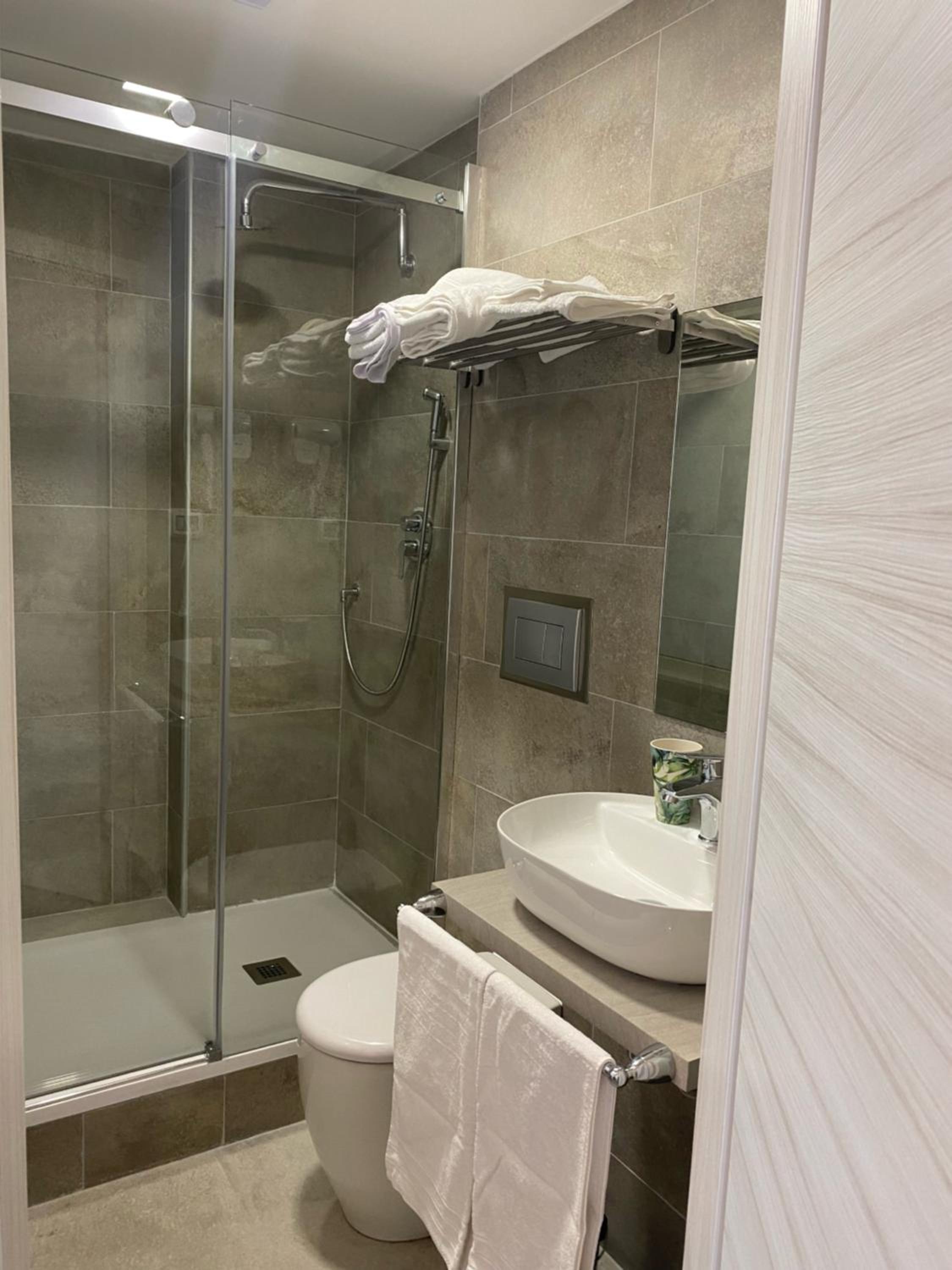 Triple Room - Photo 14