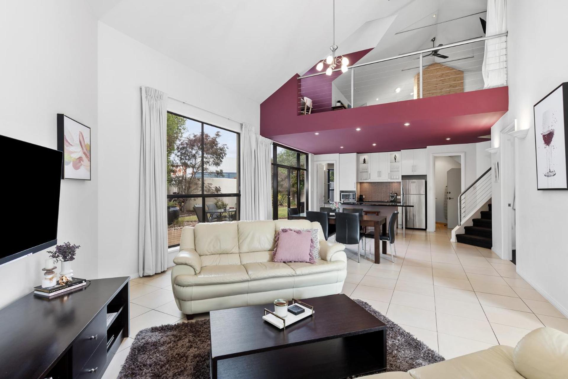 Townhouse - Merlot photo 1