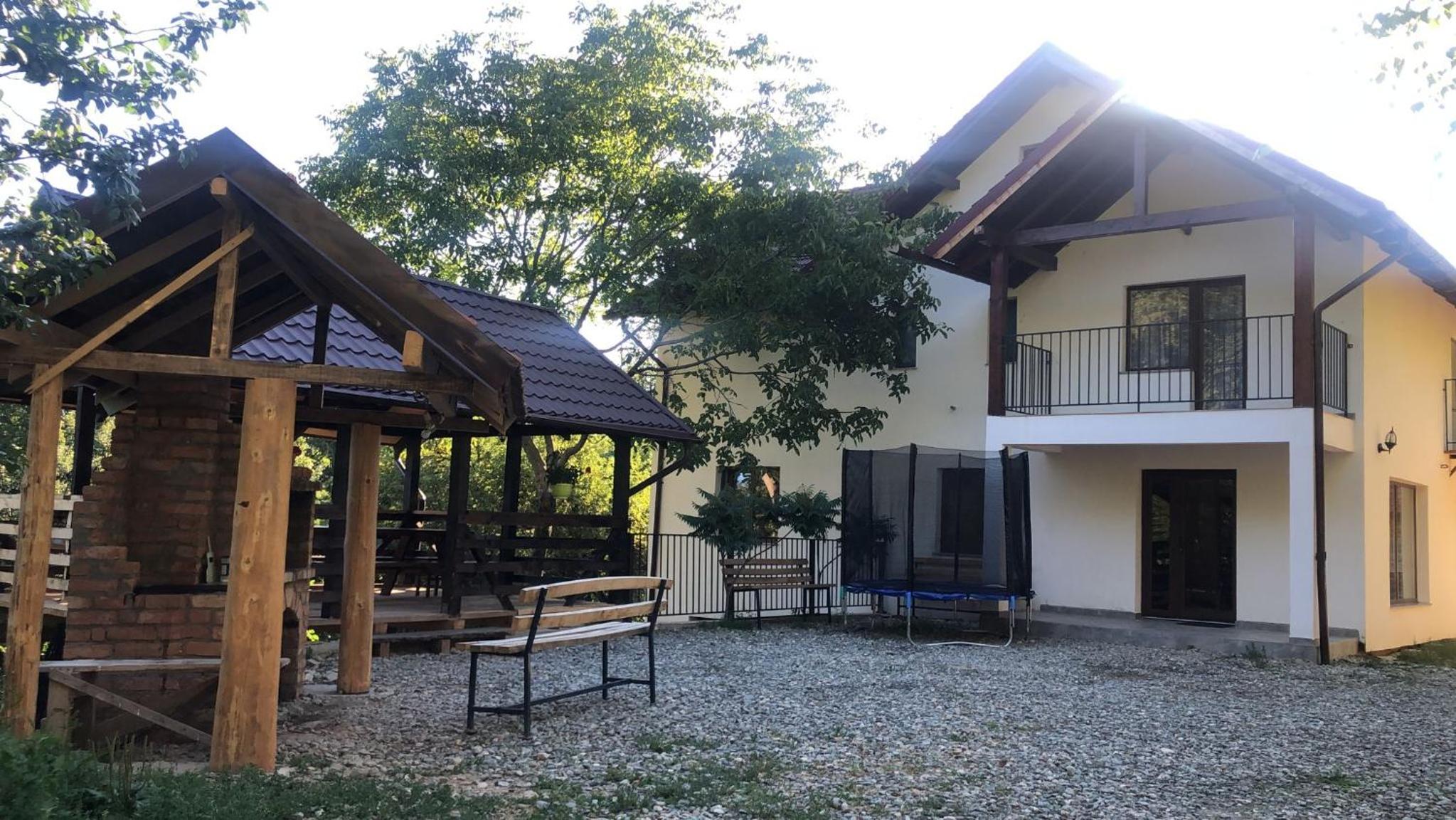 Villa - Photo 2