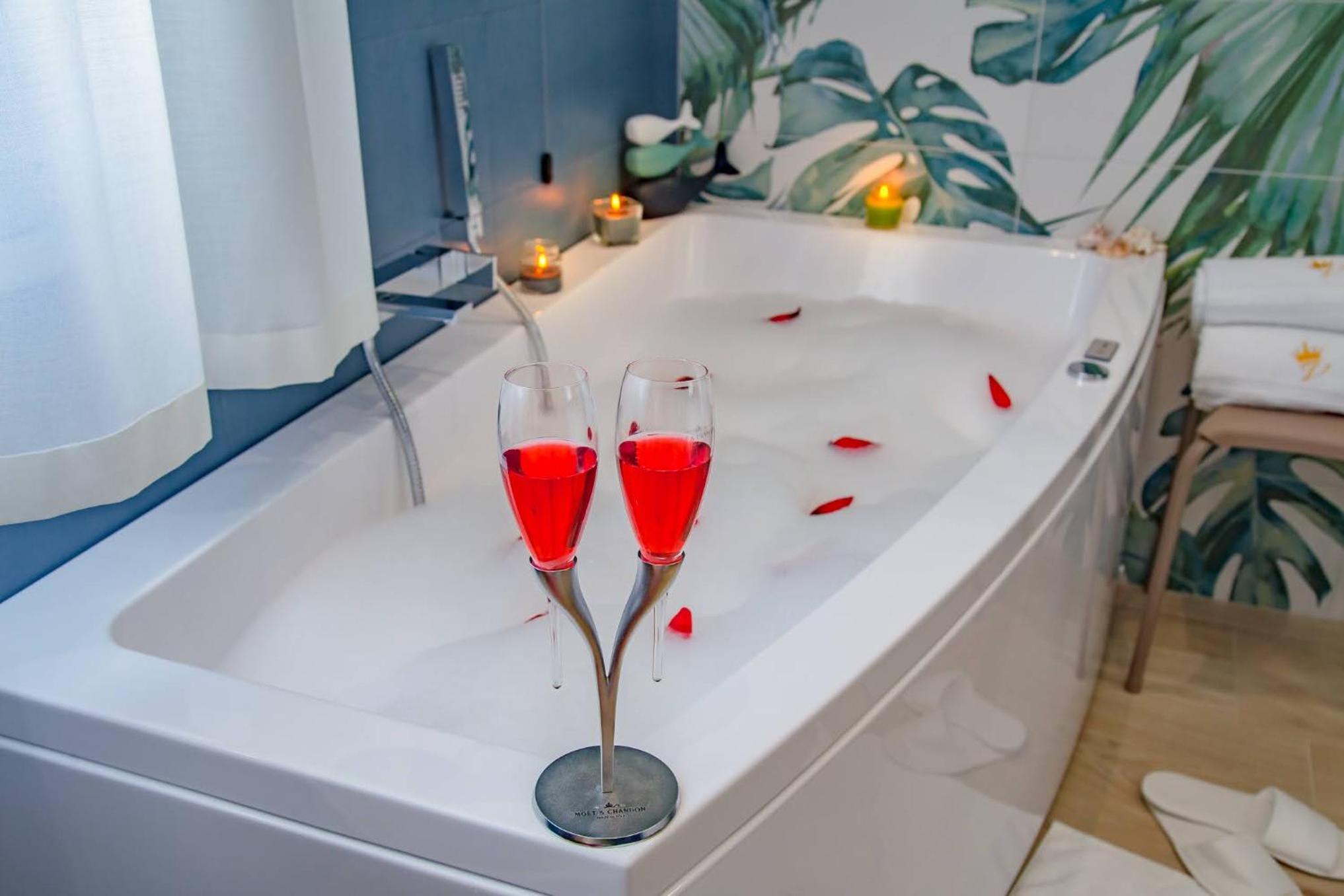 Deluxe Suite with Spa Bath photo 3