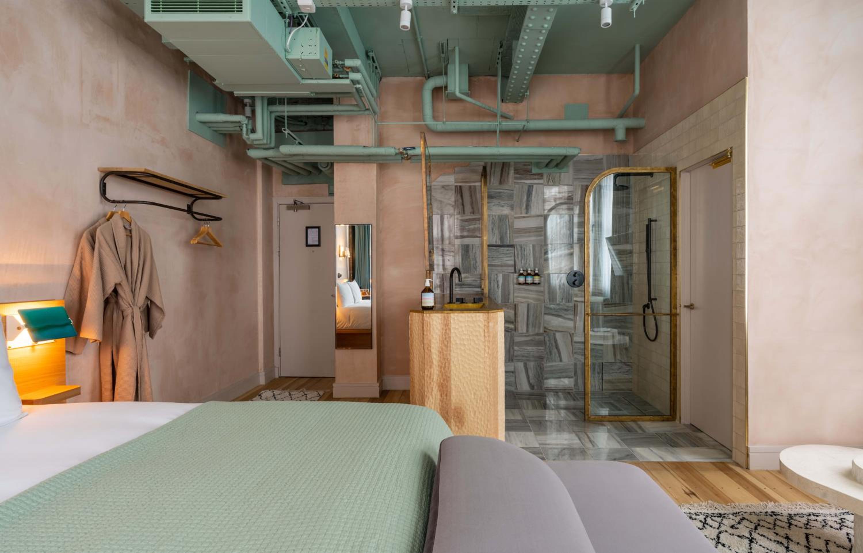Signature Suite - Photo 7