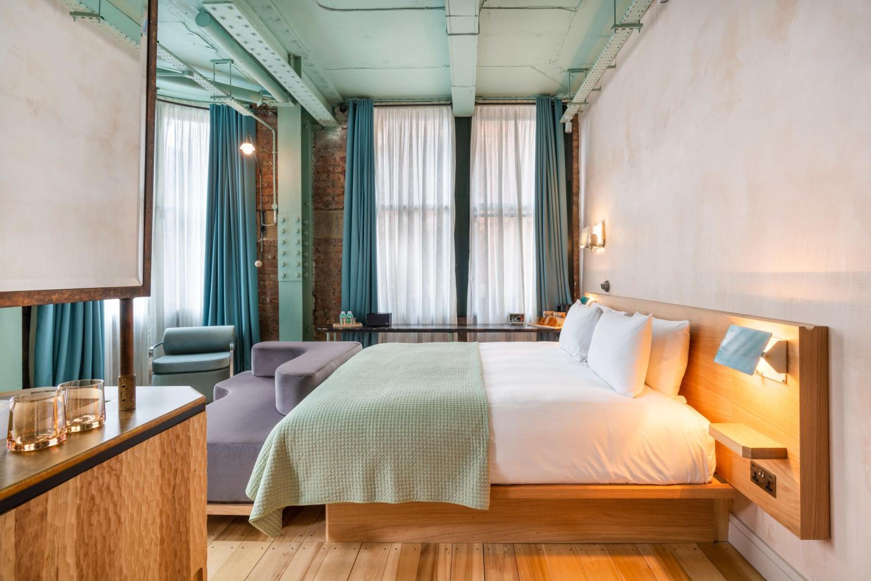 Signature Suite - Photo 1