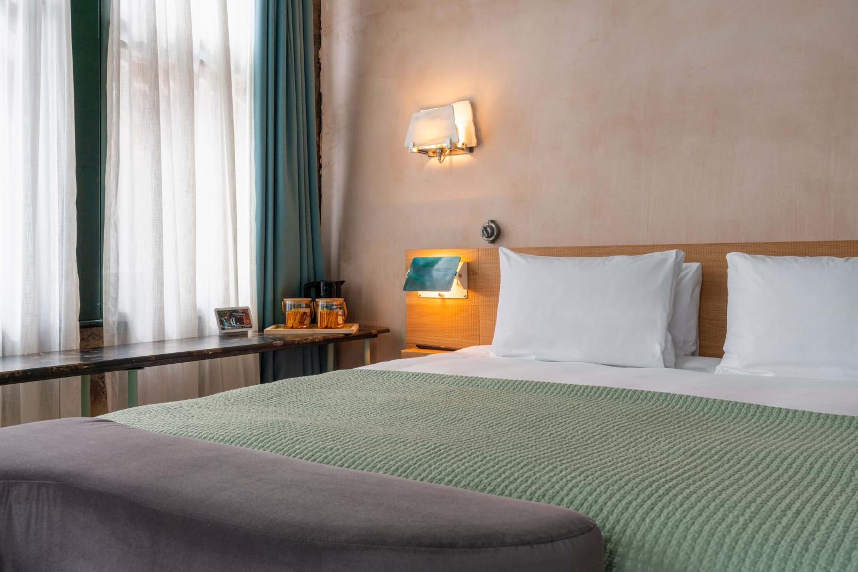 Signature Suite - Photo 5