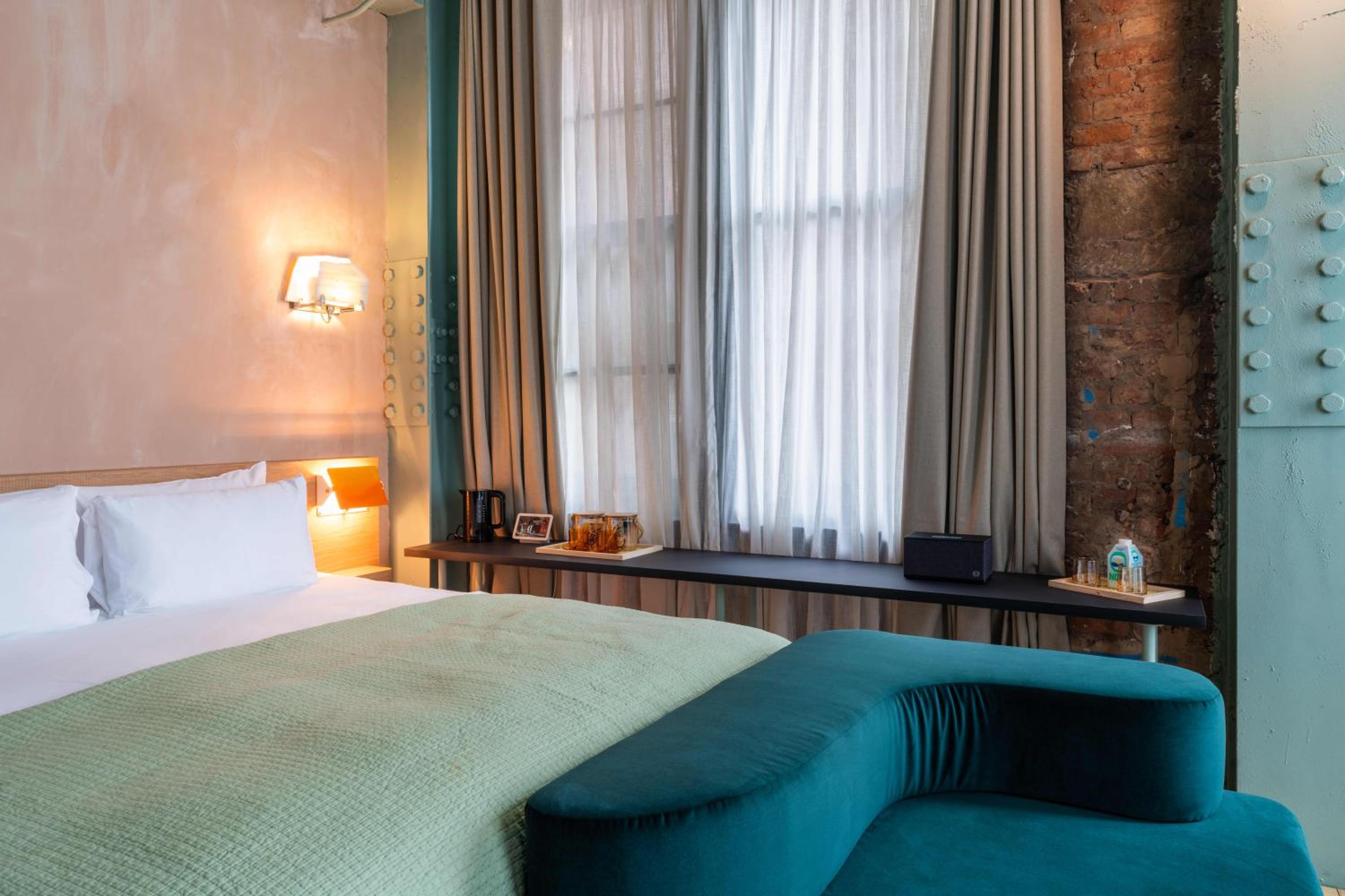Signature Suite - Photo 6