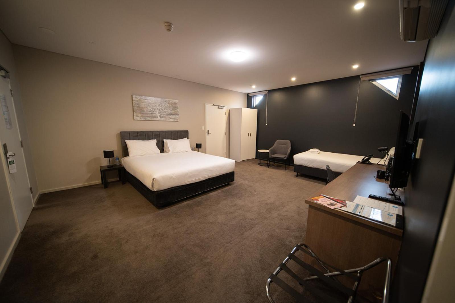 Standard King Room photo 2