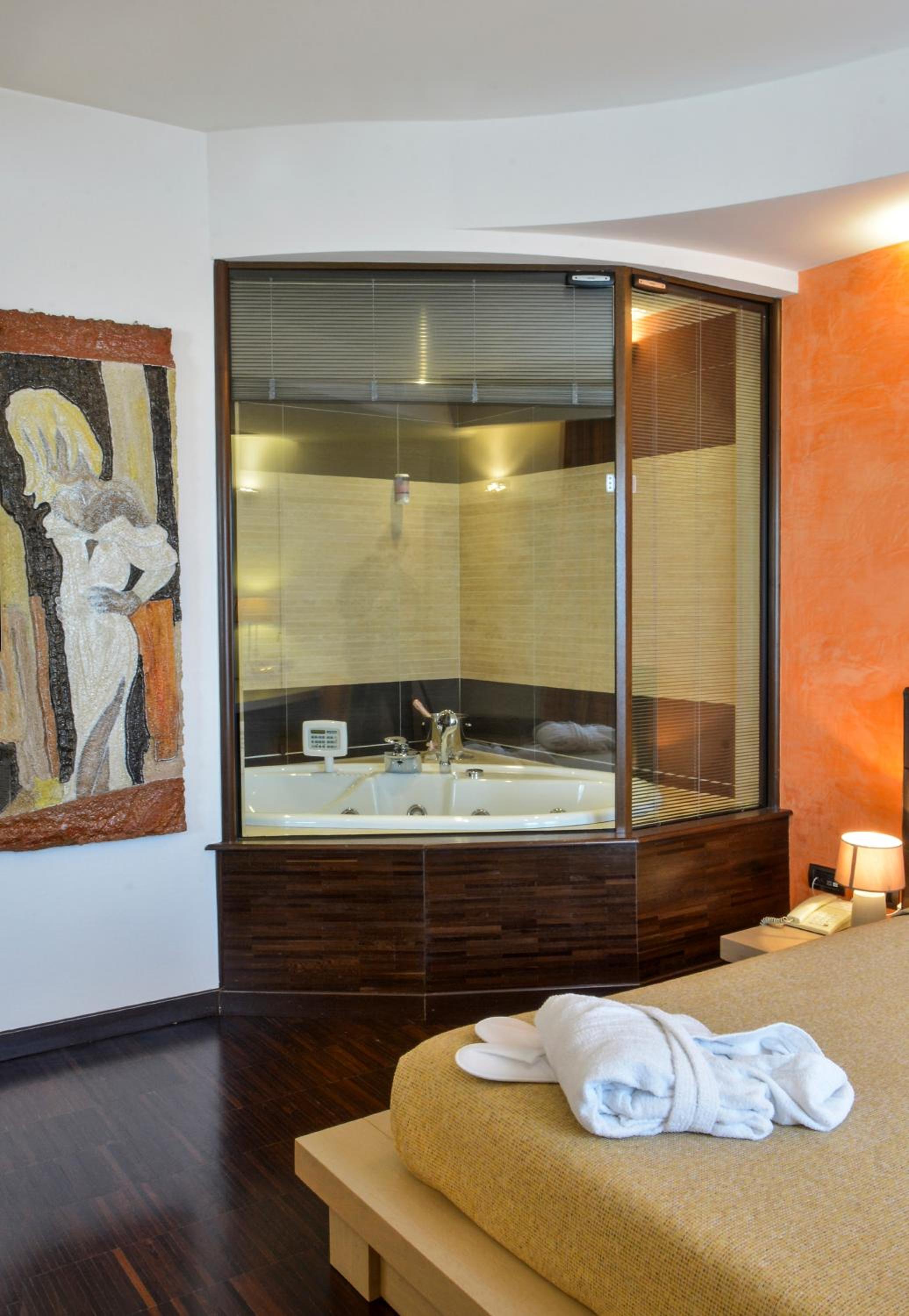 Superior Suite - Photo 11