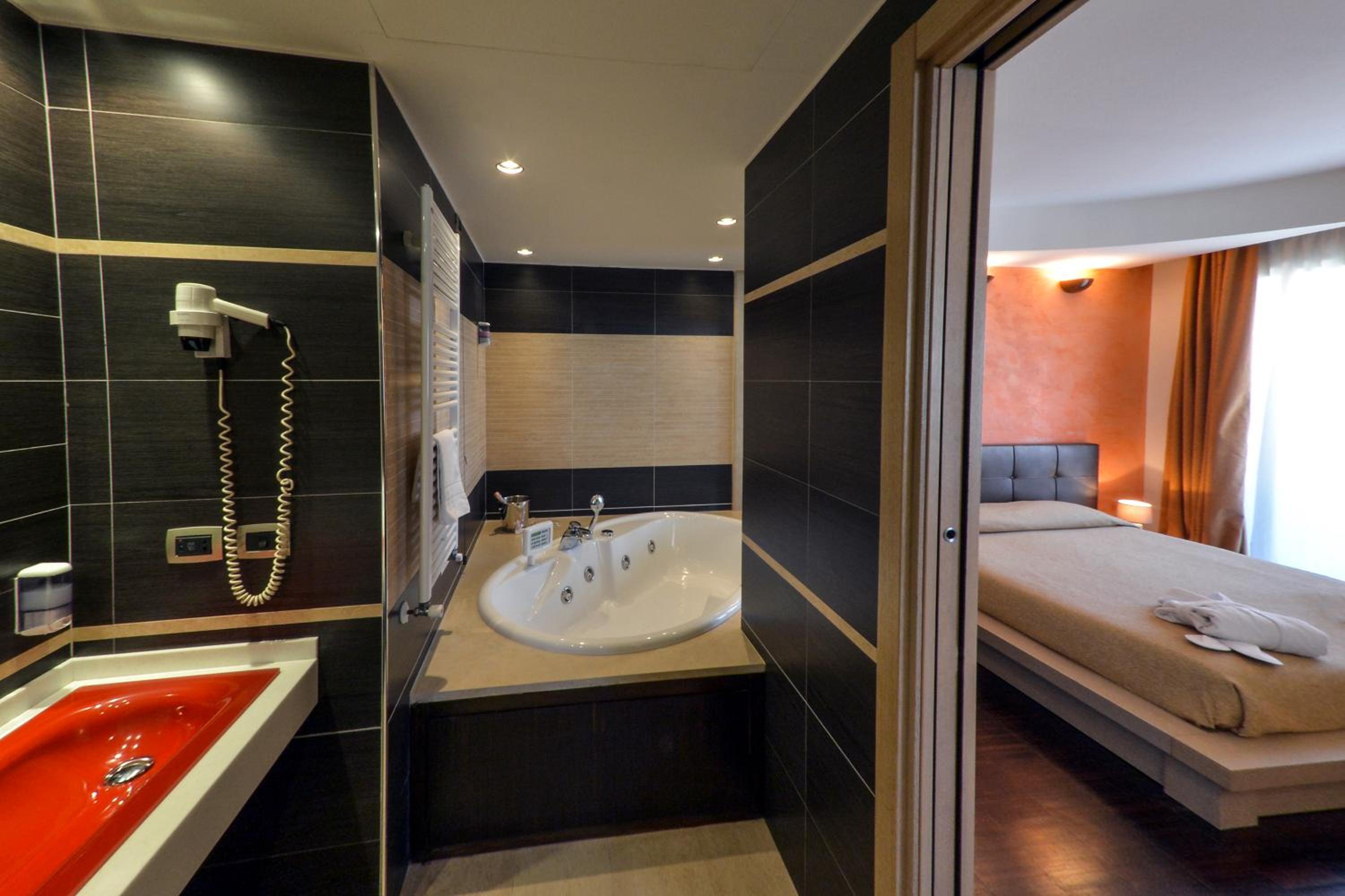 Superior Suite - Photo 12