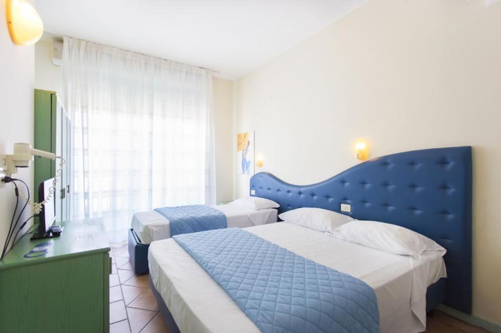 Comfort Triple Room with Balcony - Photo 6