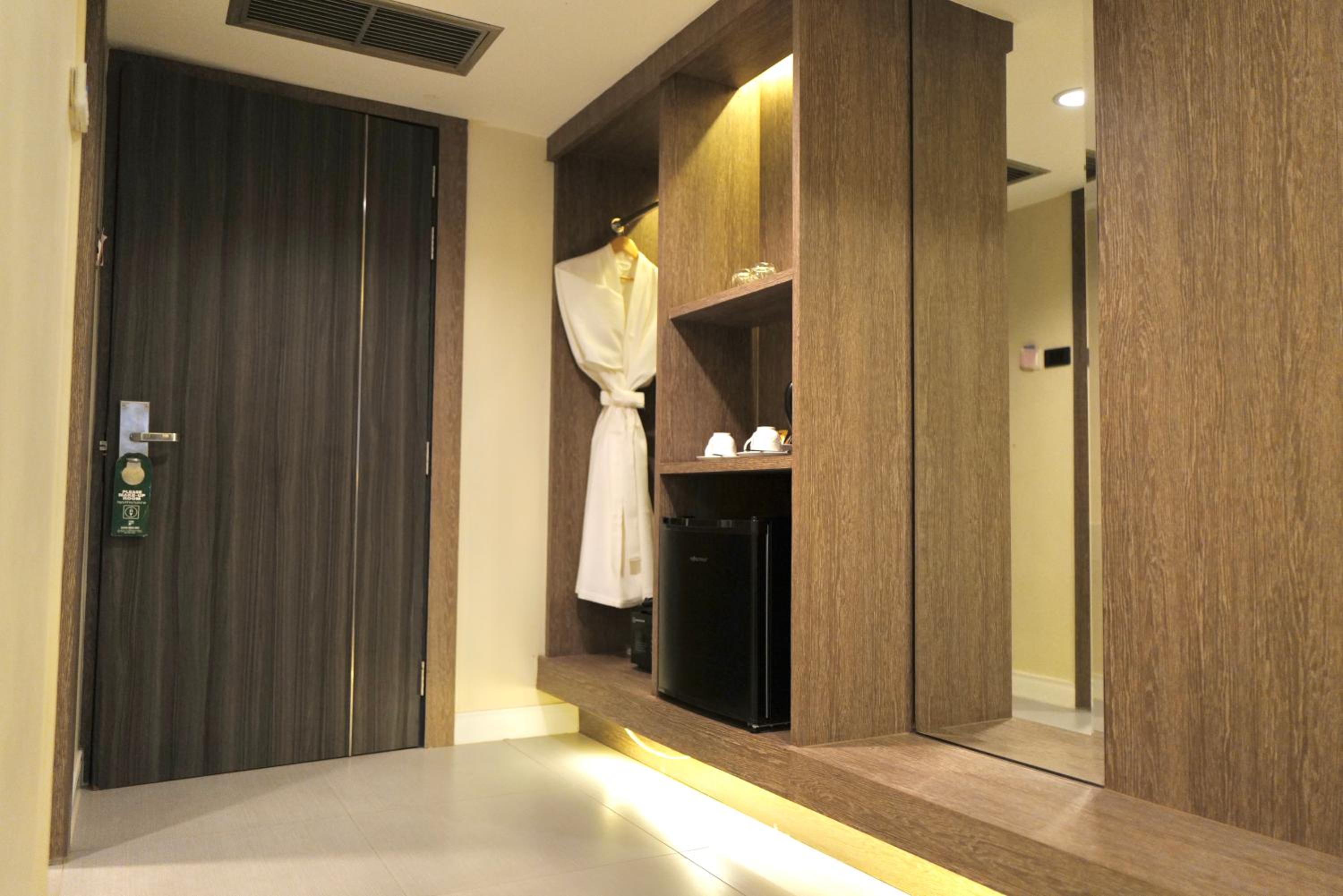 Deluxe Twin Room with Sea View - Photo 5