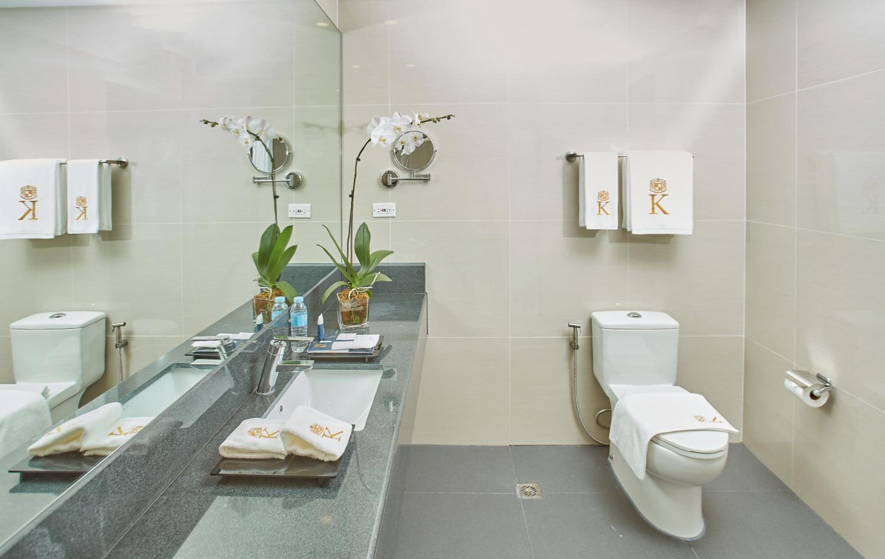 Executive Suite - Photo 8