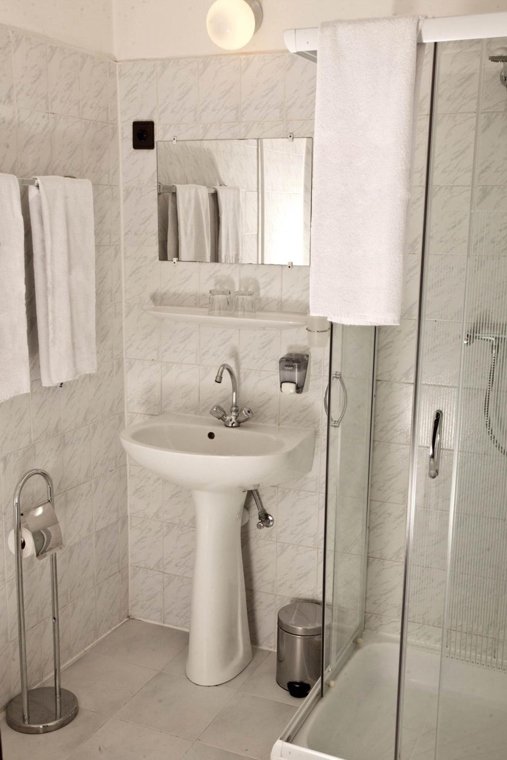 Double Room - Photo 4