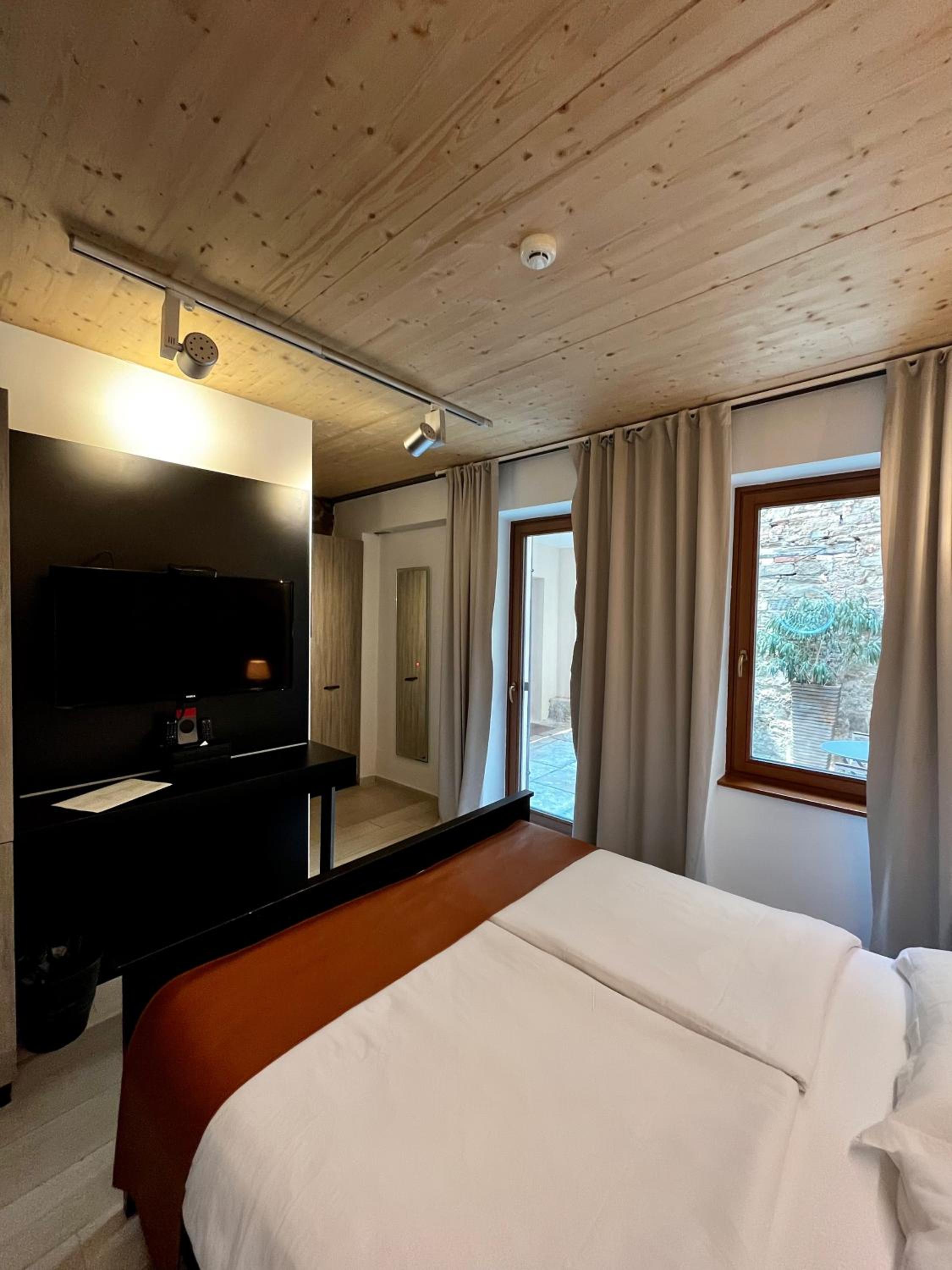 Double Room with Patio - Photo 1