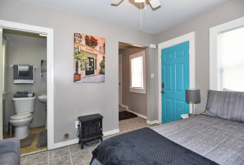 One-Bedroom House - Photo 3