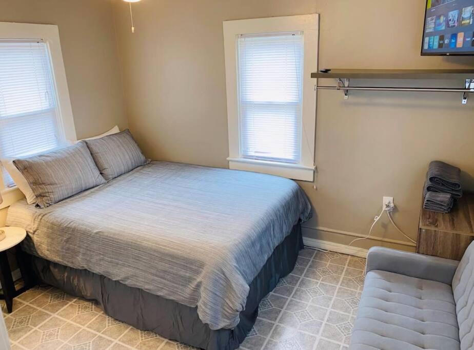 One-Bedroom House - Photo 5