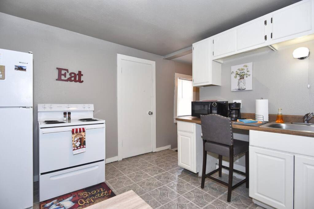 One-Bedroom House - Photo 7