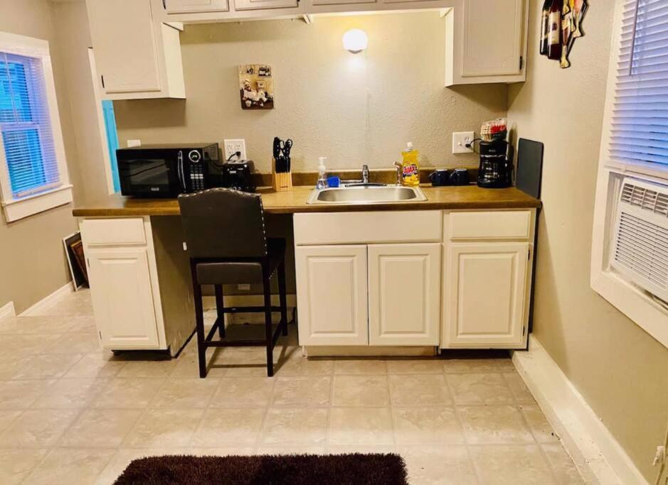 One-Bedroom House - Photo 10