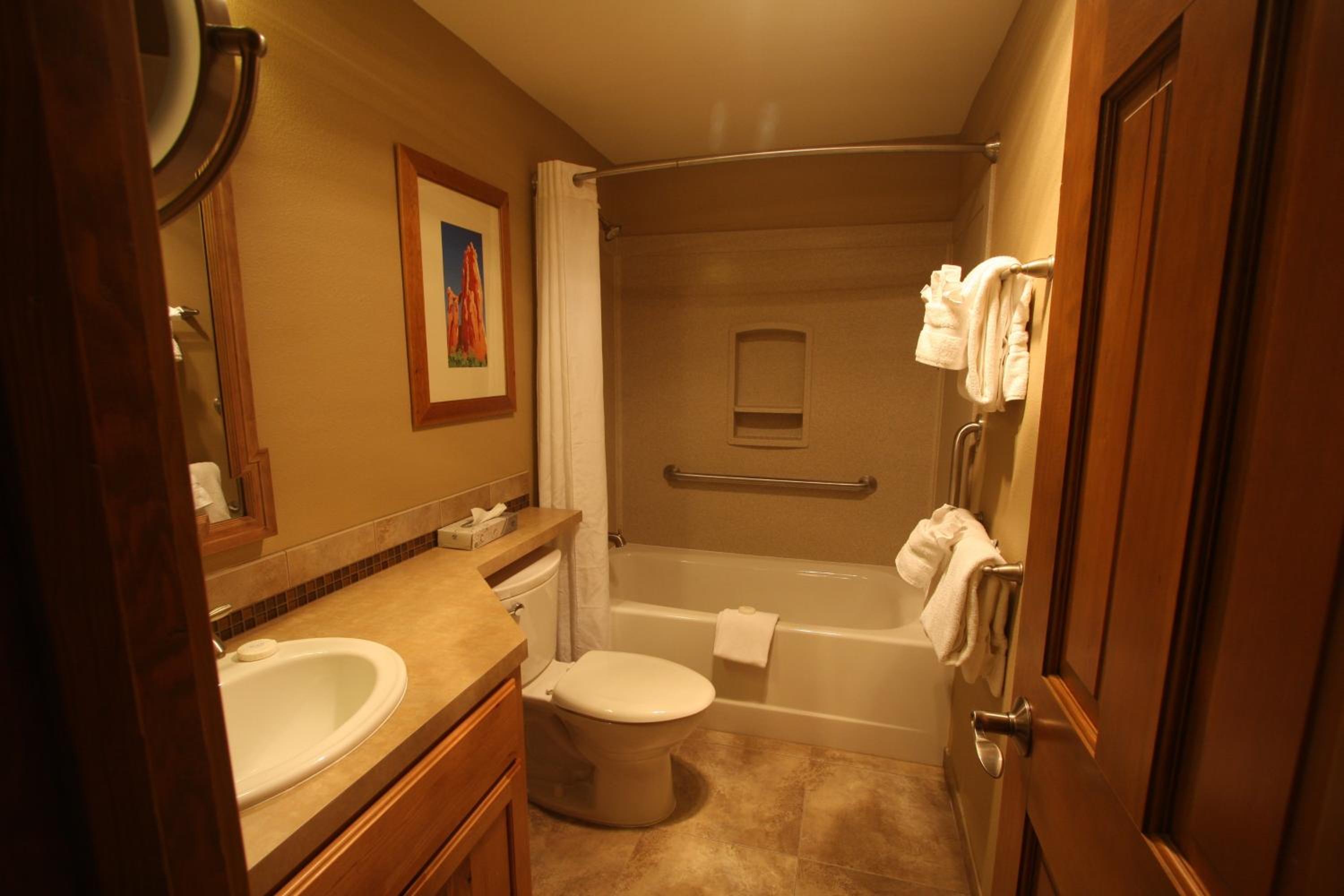 One-Bedroom Apartment - Photo 3