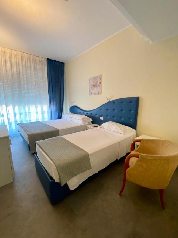 Comfort Triple Room with Balcony - Photo 2