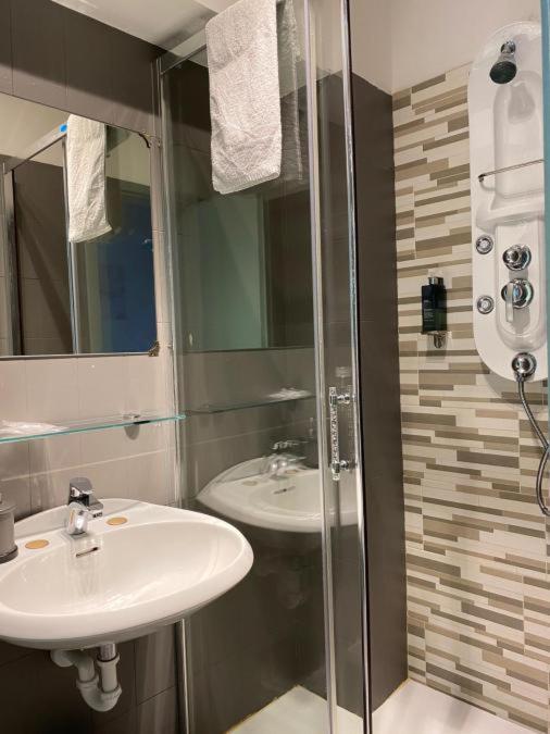 Comfort Triple Room with Balcony - Photo 3