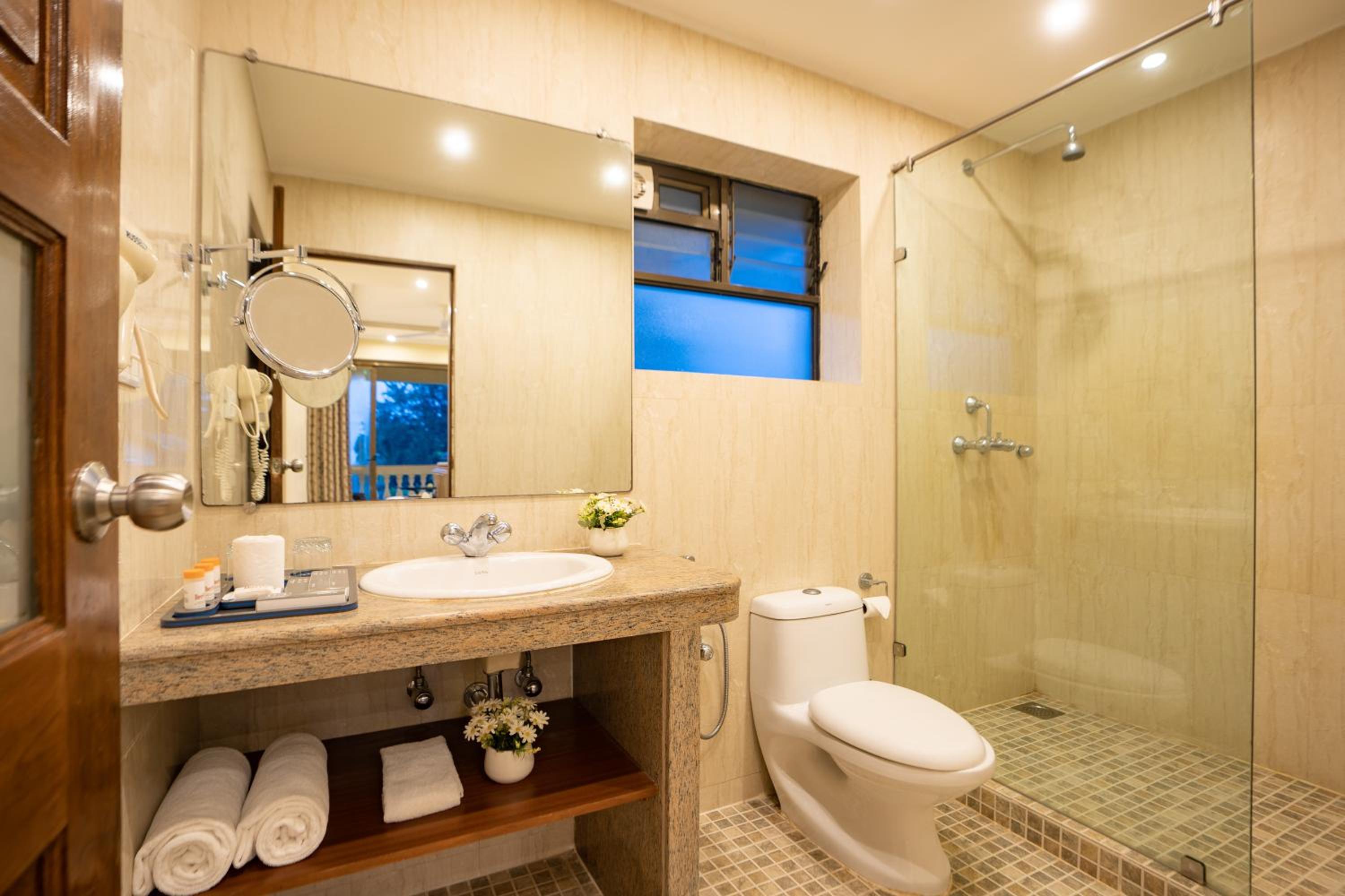 Family Suite - Complimentary 2 pints of beer on per stay - 15% Discount on F&B - Photo 6