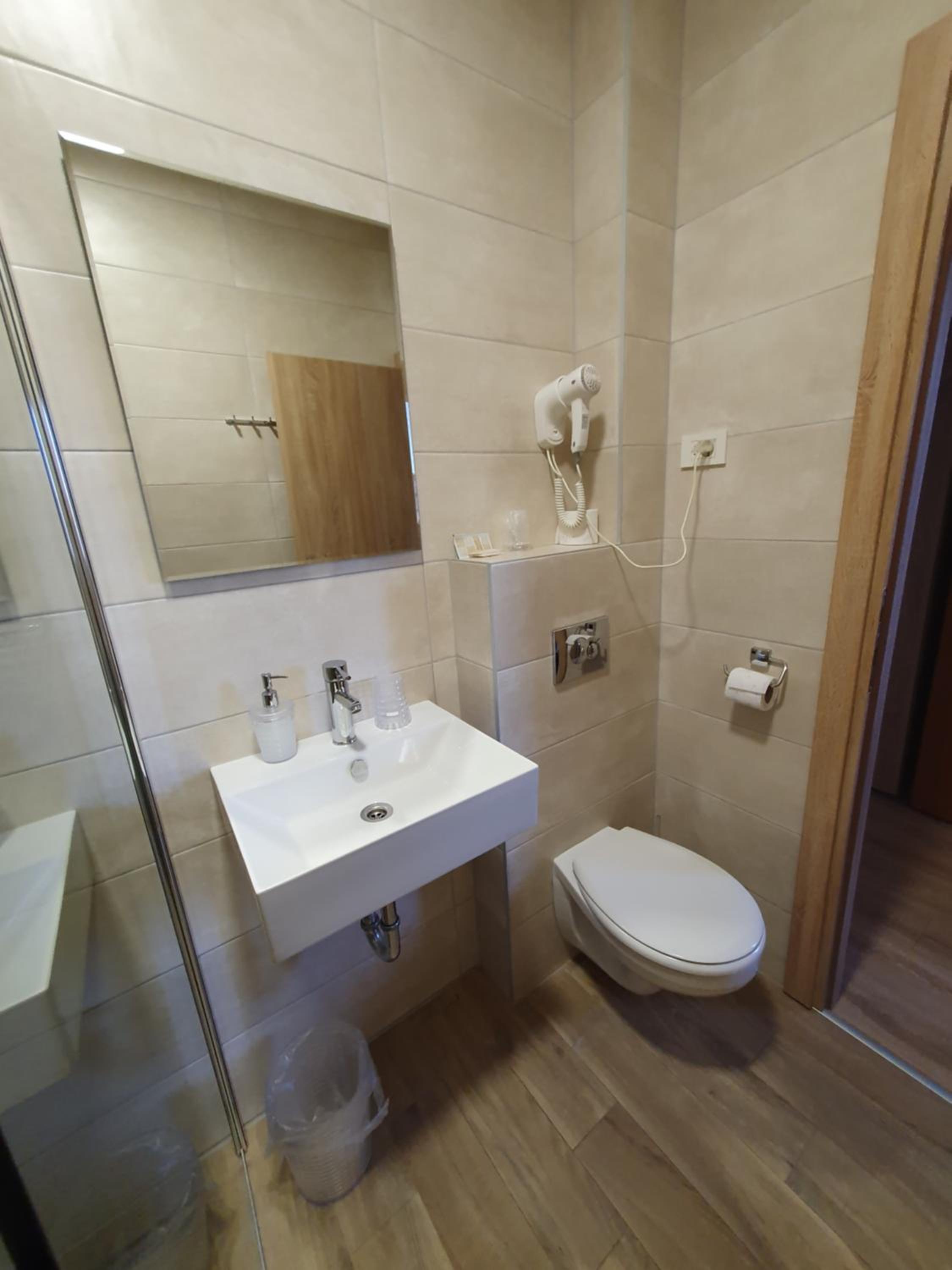 Deluxe Double Room with Balcony photo 3