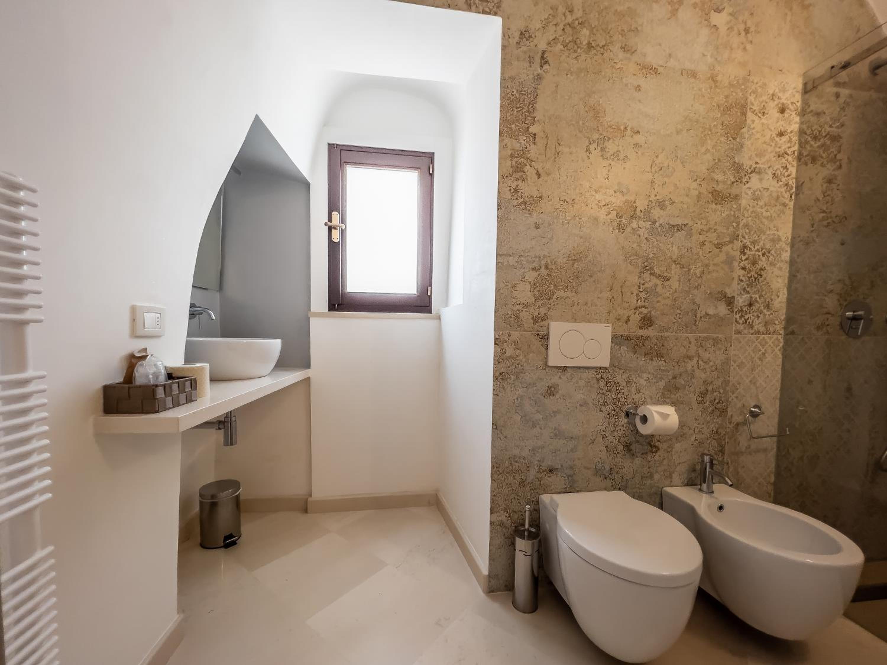 Double Room - Photo 10