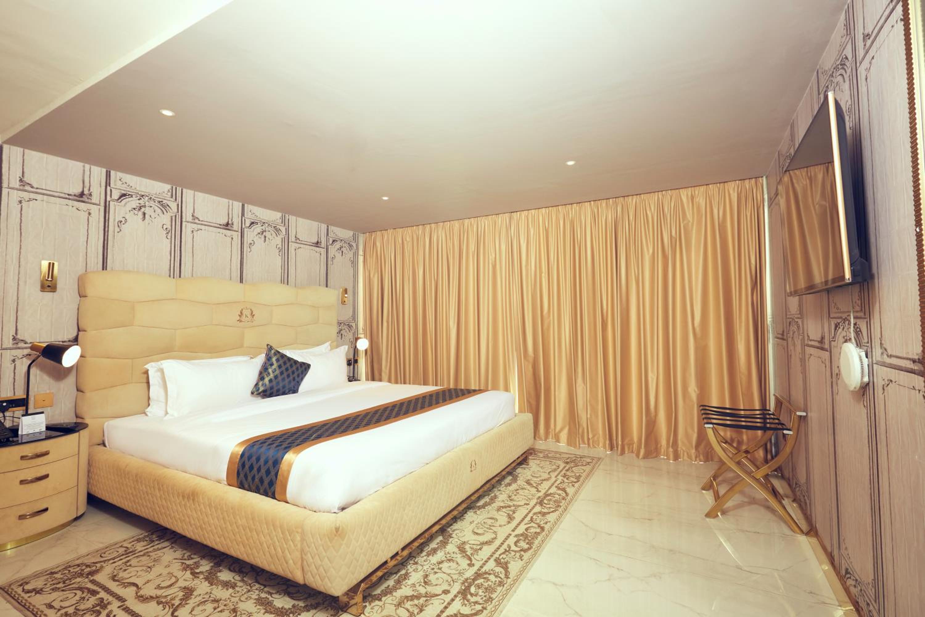 Deluxe Suite - Photo 6