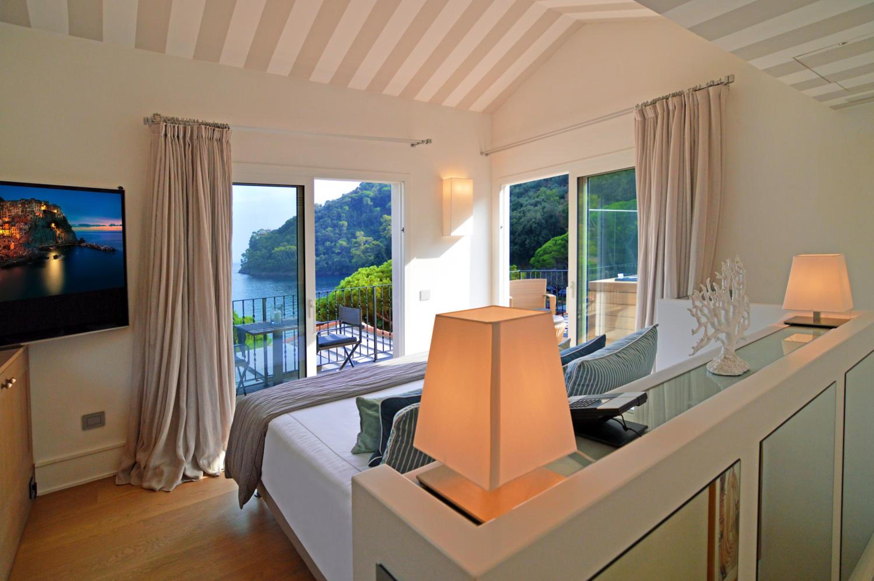 8 Suite