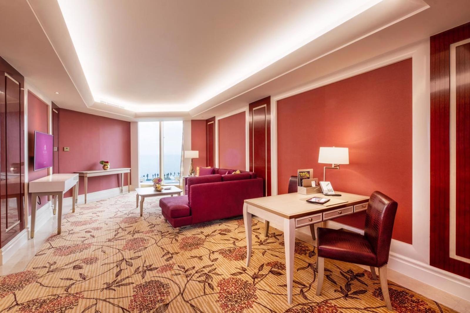Premium King Suite - Photo 5