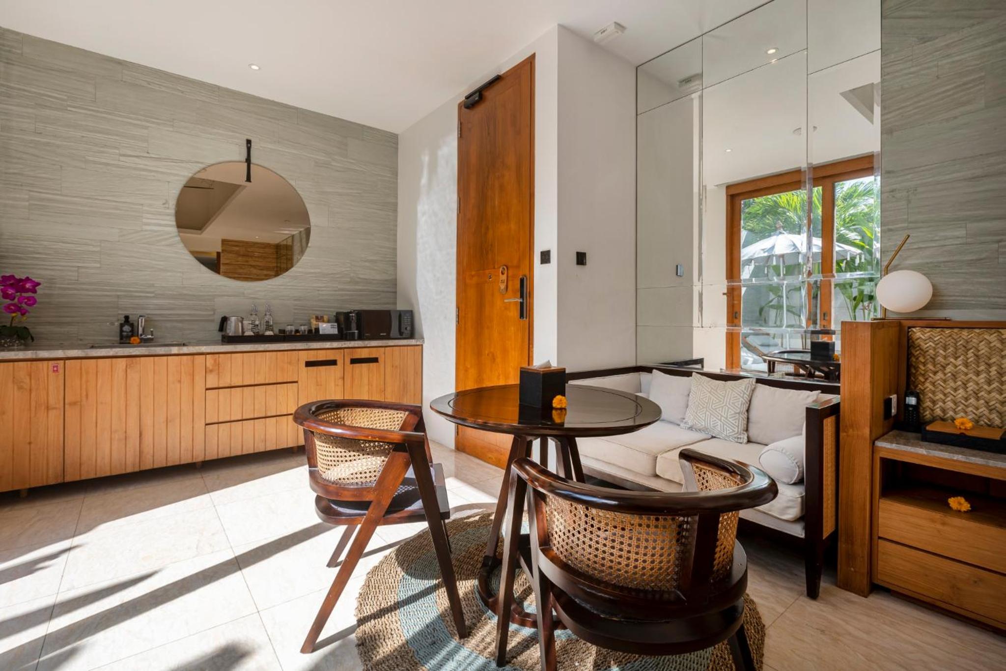 One-Bedroom Villa with Private Pool - Photo 10
