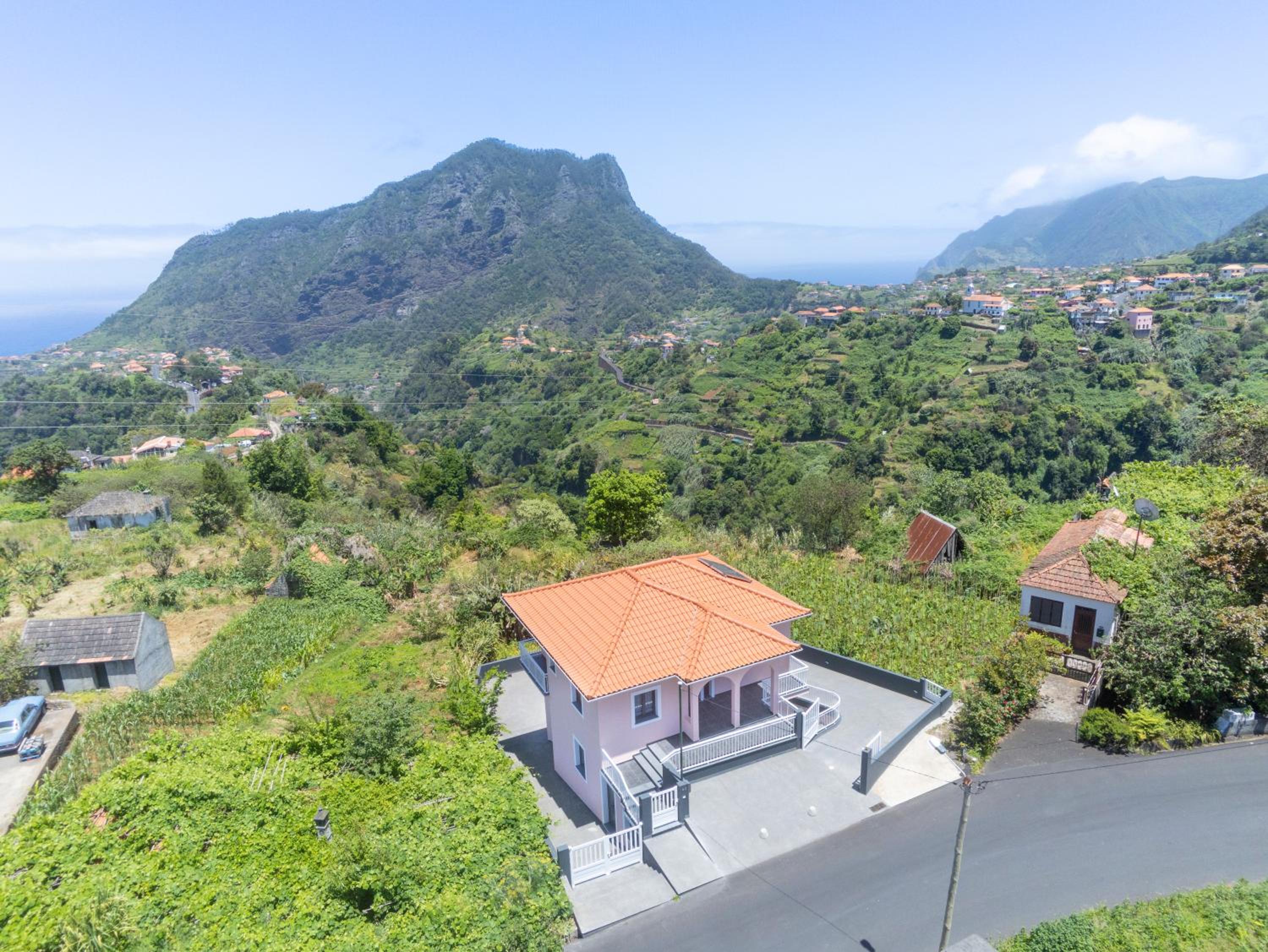 Three-Bedroom Villa photo 2