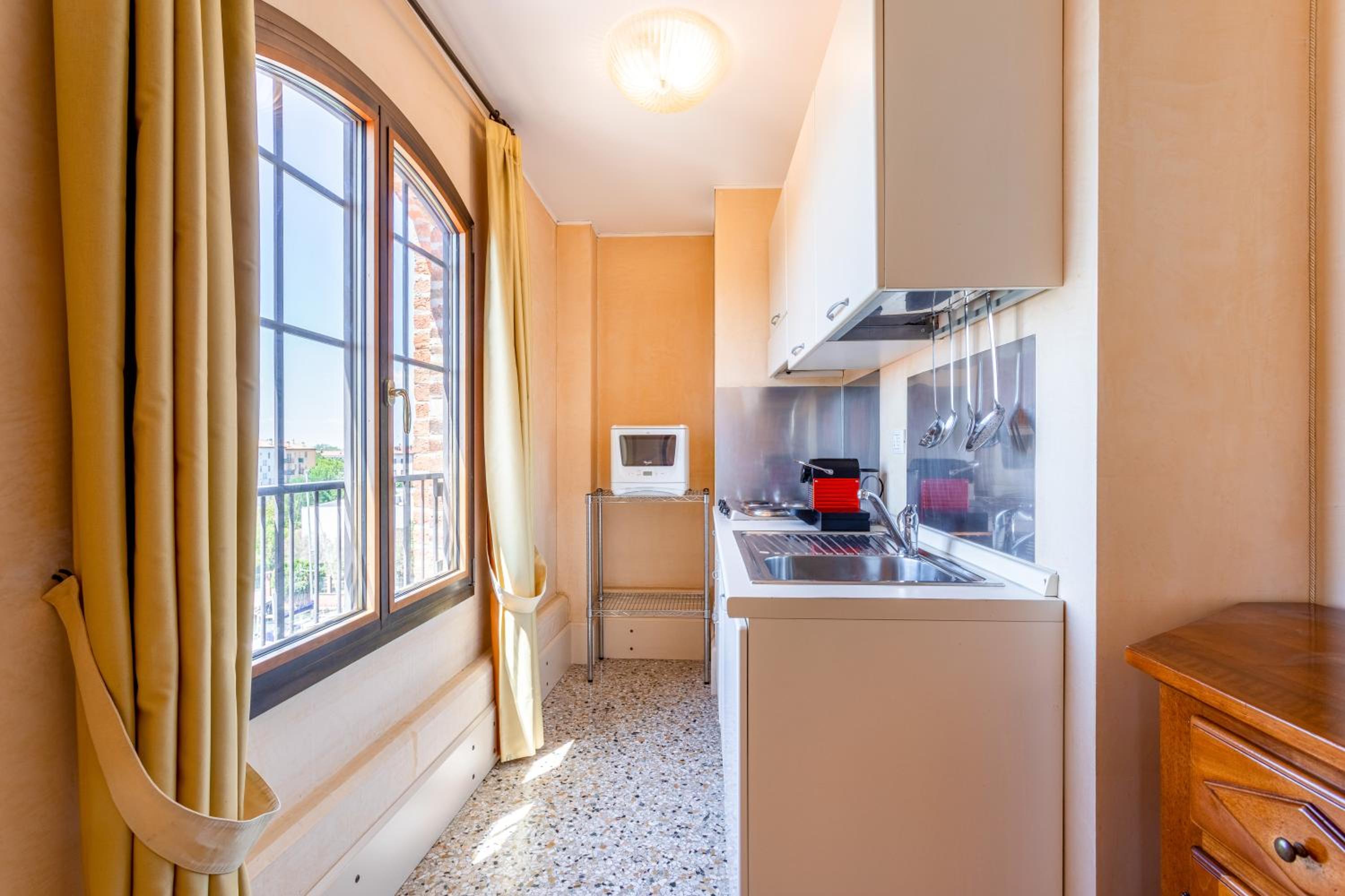 One-Bedroom Apartment photo 3
