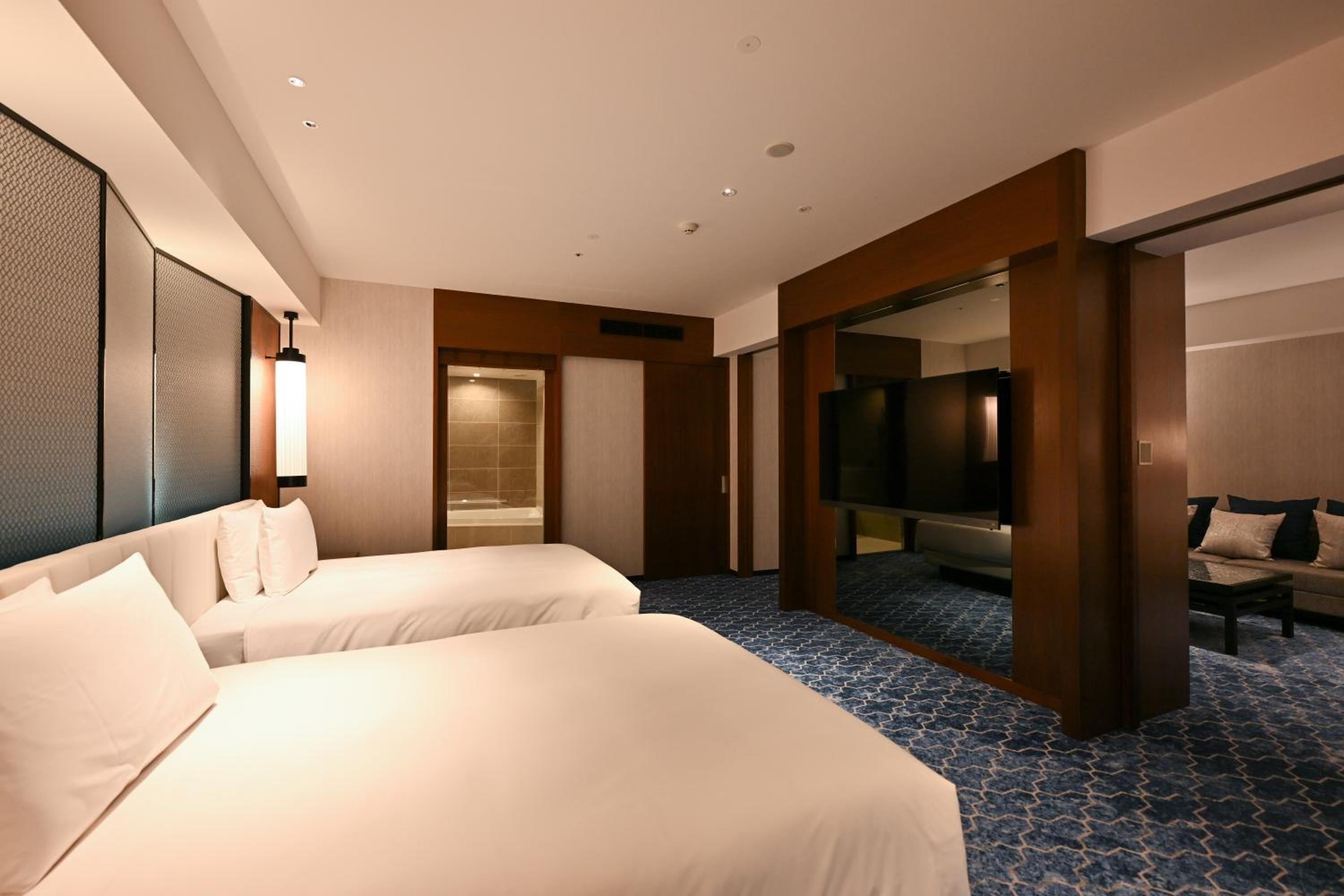 Deluxe Suite Twin - Photo 9