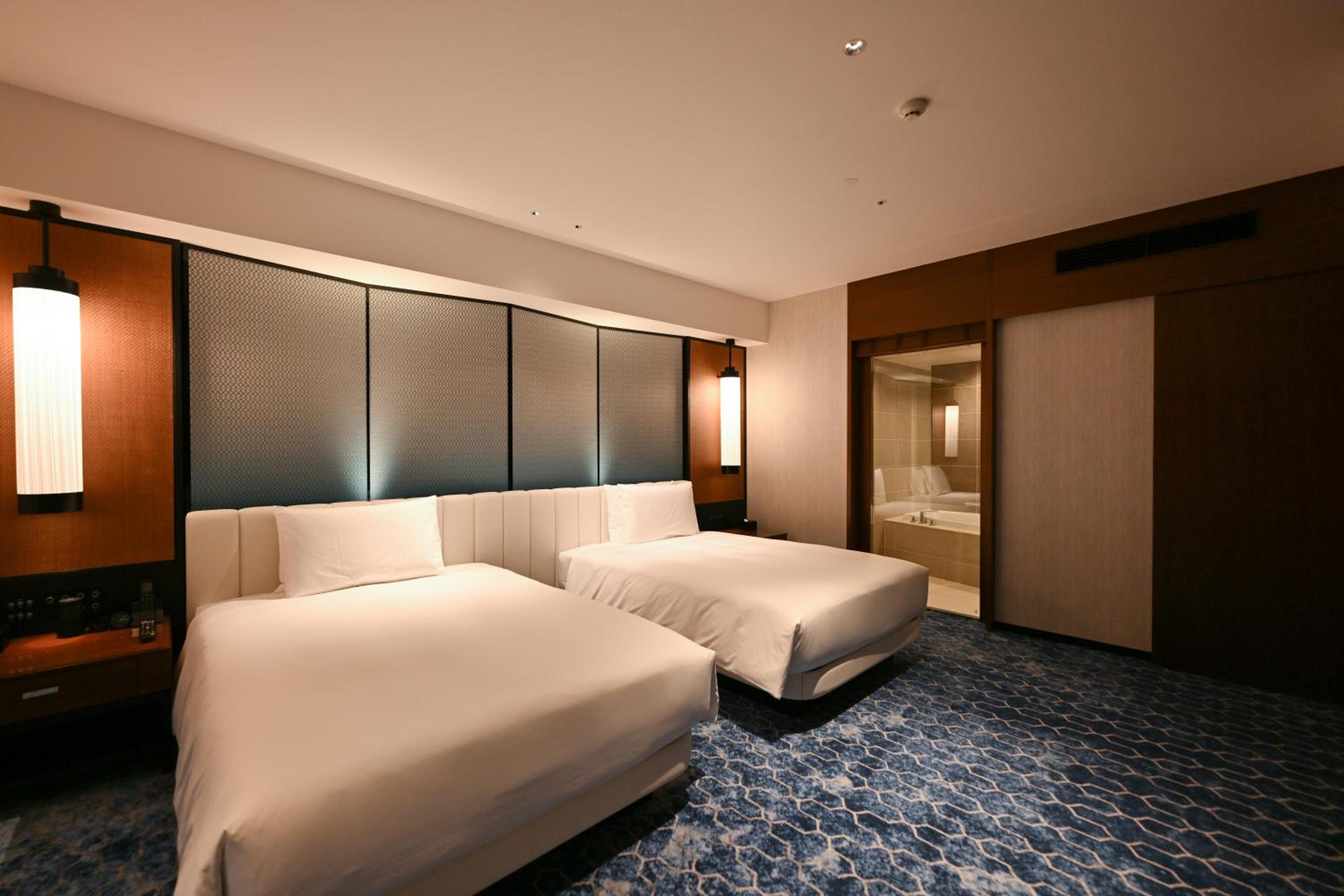 Deluxe Suite Twin - Photo 7