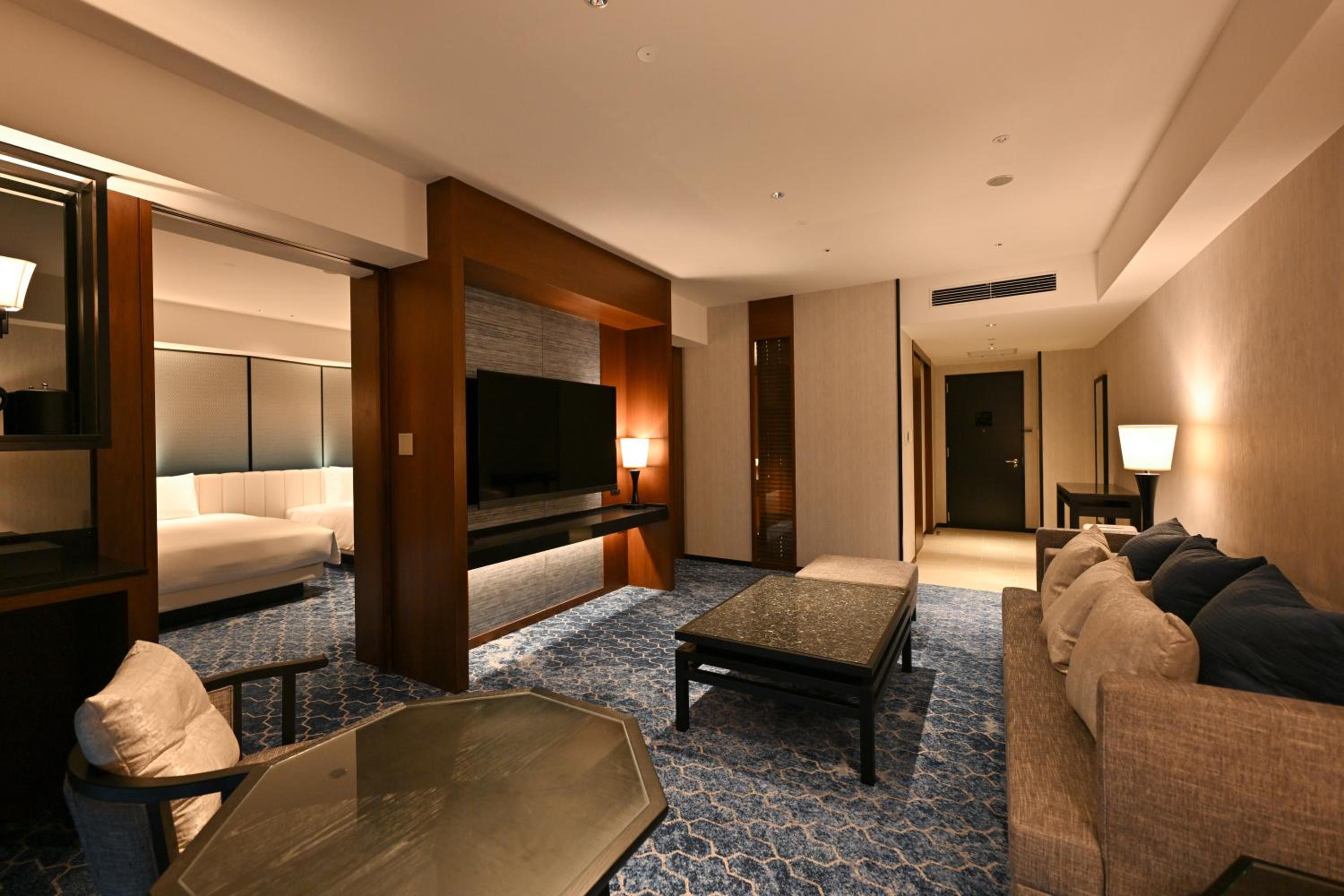 Deluxe Suite Twin - Photo 10