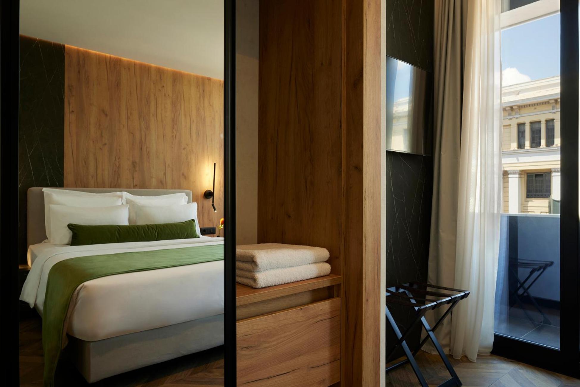 The Port Double Room with Balcony and Side Sea View - Photo 4