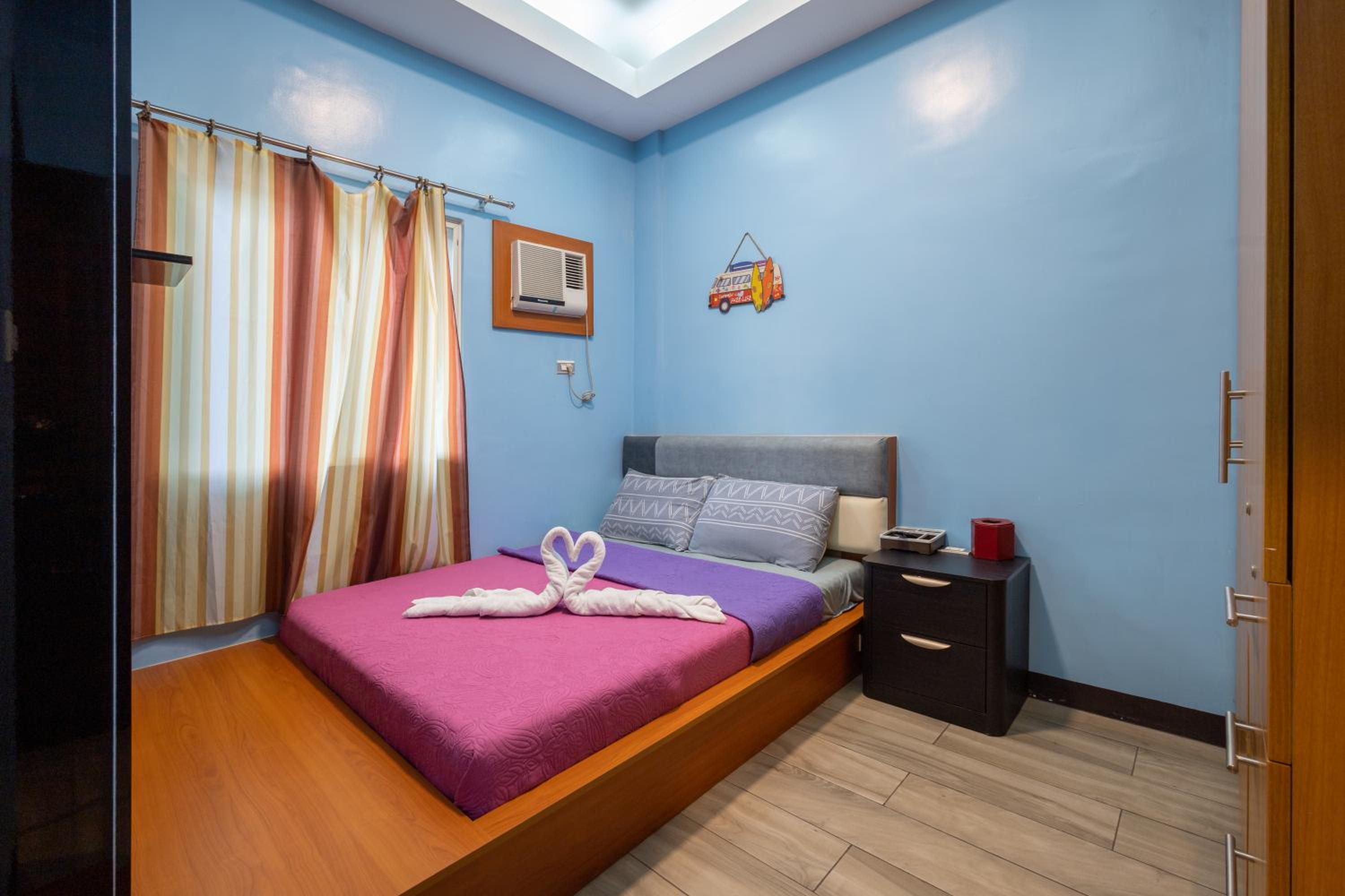 Six-Bedroom House - Photo 17