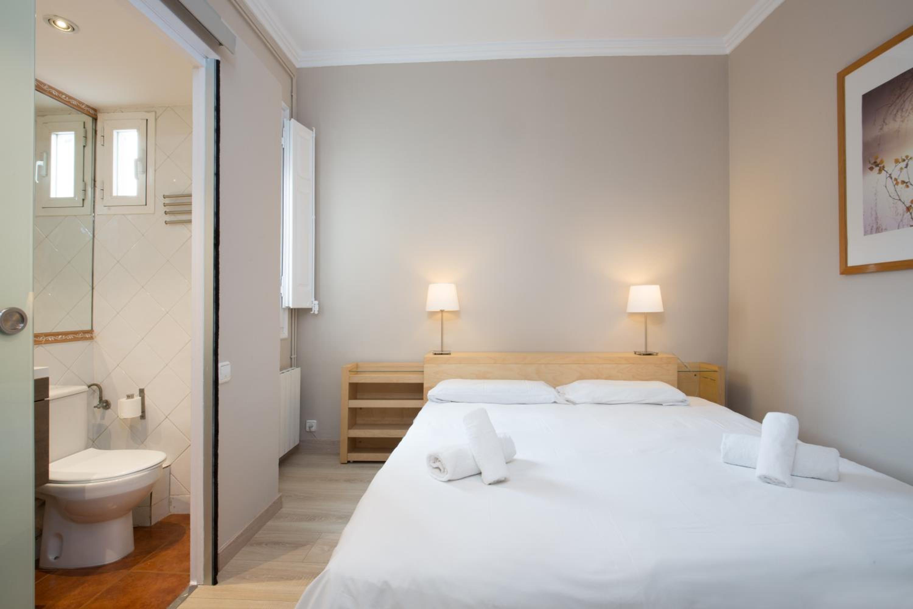 Apartamento de tres habitaciones B - Aragó 423