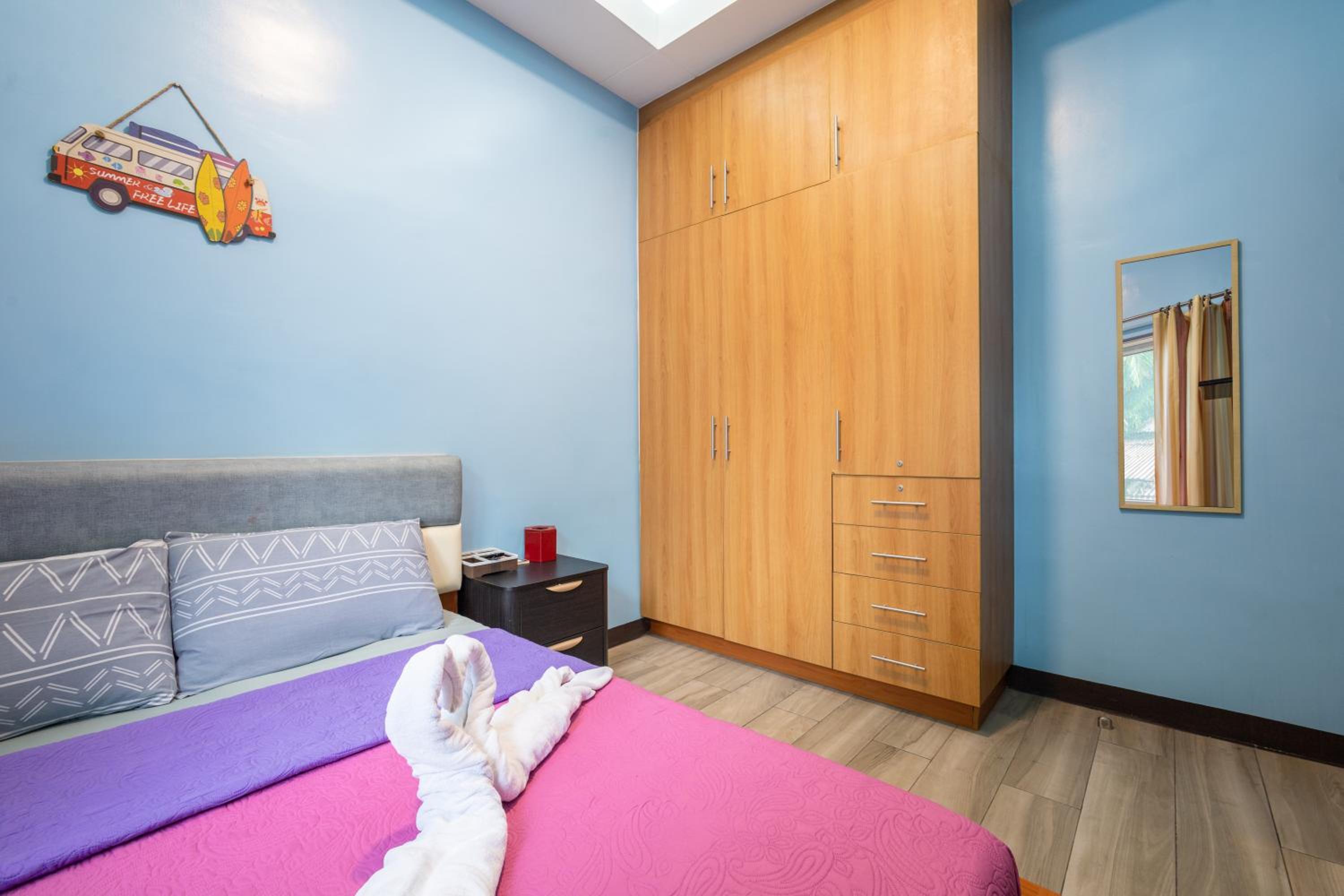 Six-Bedroom House - Photo 19